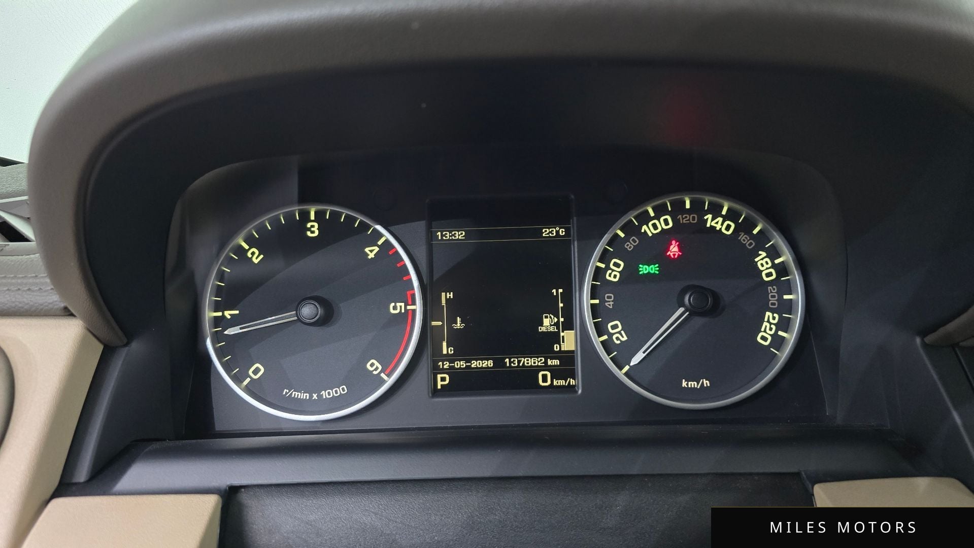 Land Rover Discovery 2015 — миниатюра 8