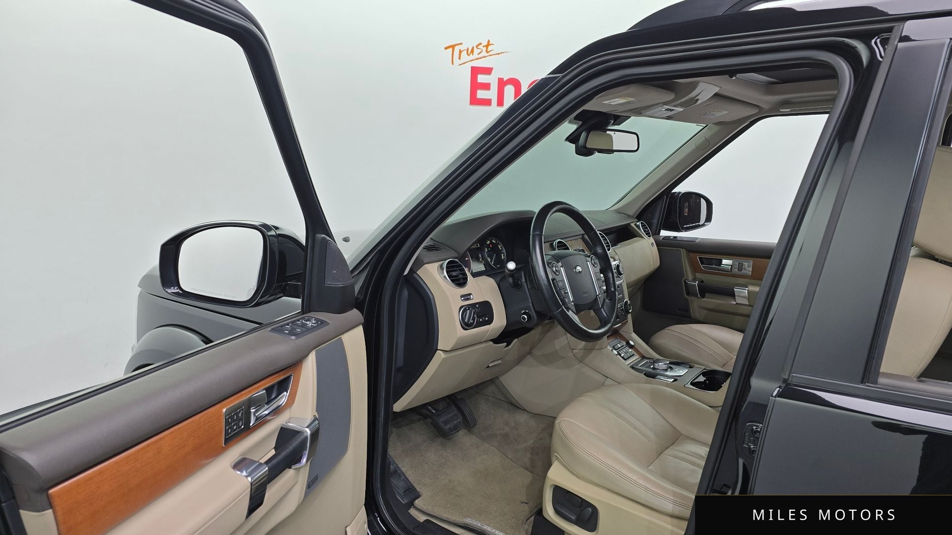 Land Rover Discovery 2015 — миниатюра 10