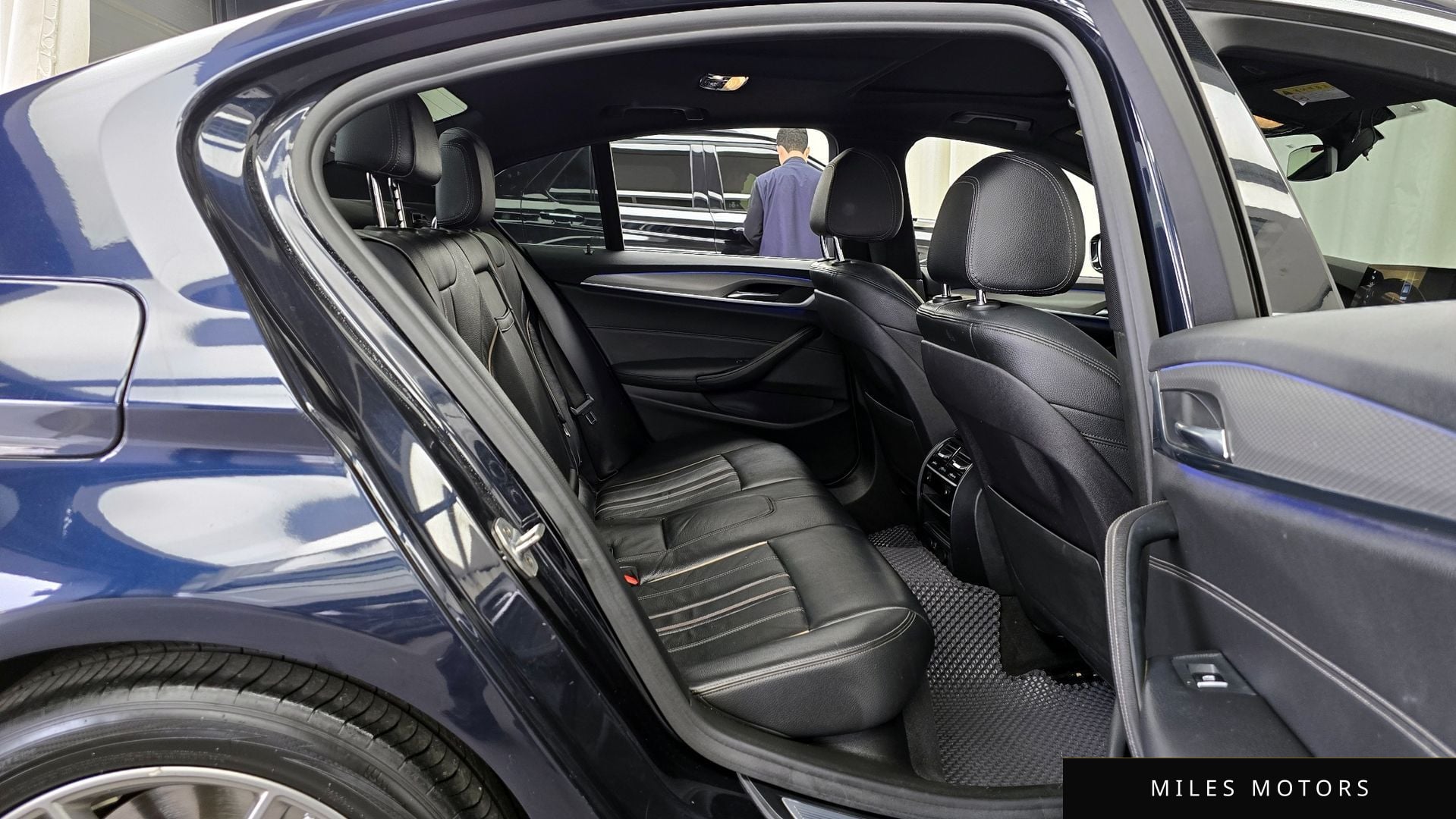BMW 5 Series (G30) 2018 — миниатюра 11