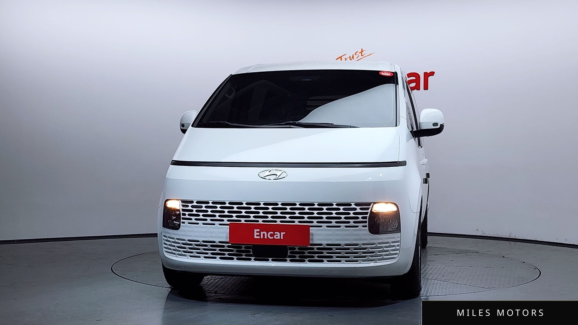 Hyundai Staria 2023 — миниатюра 3
