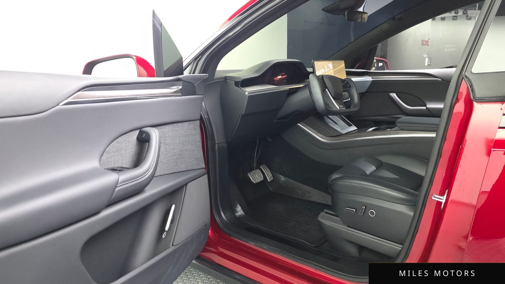 Tesla Model X 2023 — миниатюра 12
