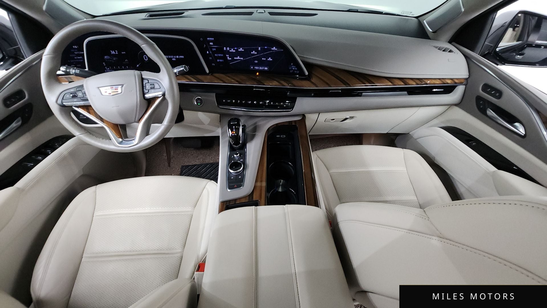 Cadillac Escalade 2022 — миниатюра 10