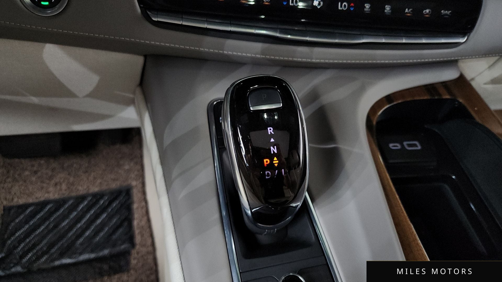 Cadillac Escalade 2022 — миниатюра 12