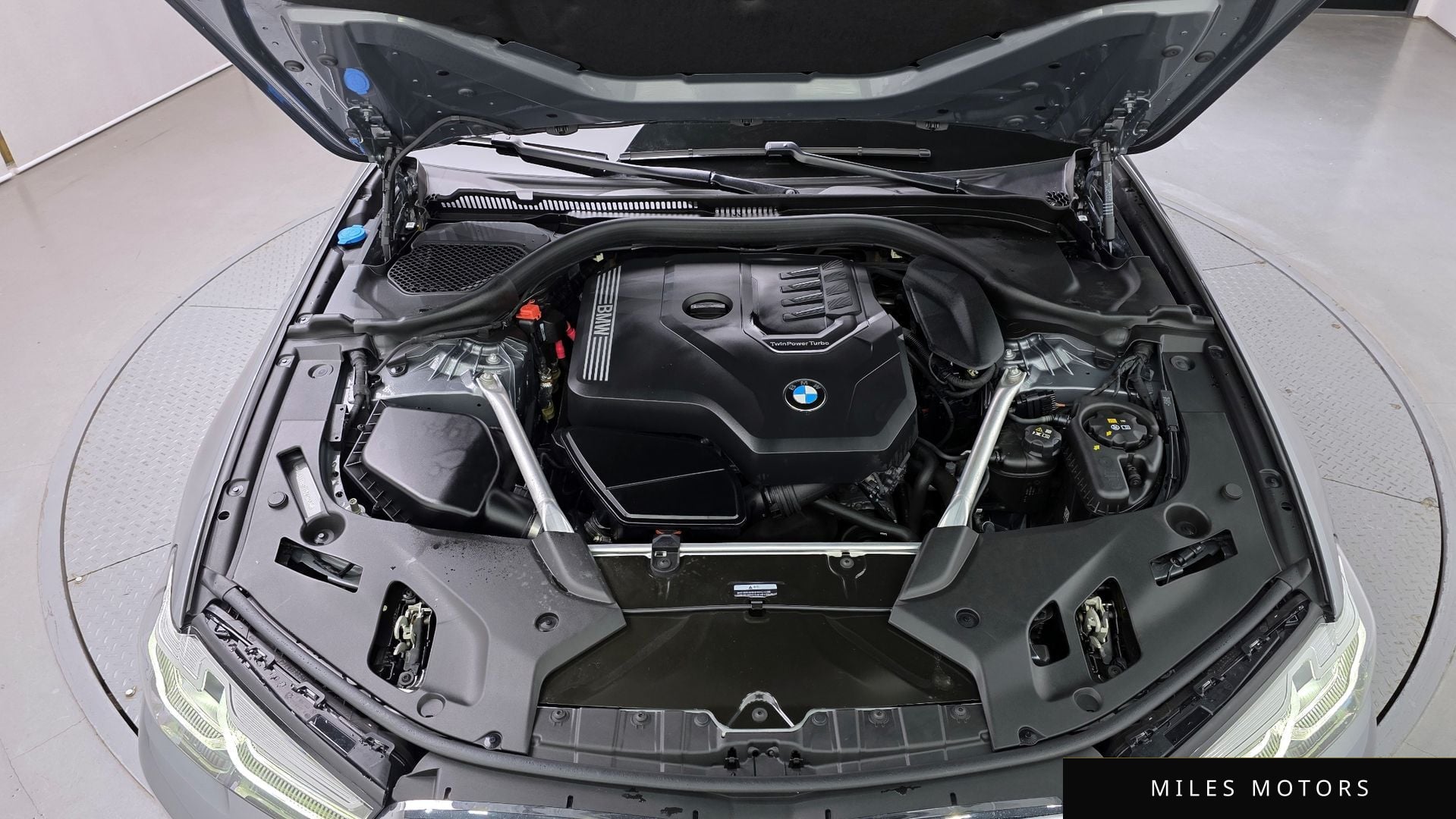 BMW 5 Series (G30) 2023 — миниатюра 6