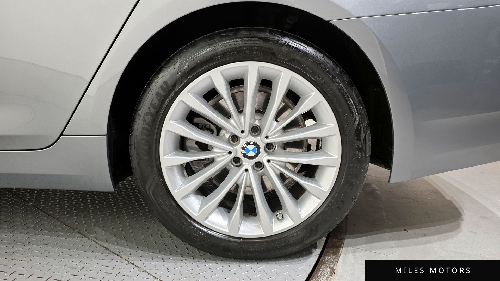 BMW 5 Series (G30) 2023 — миниатюра 7