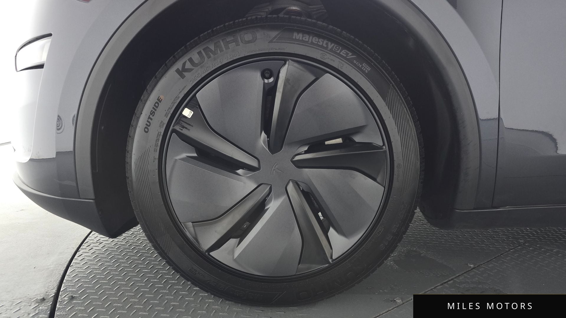Tesla Model Y 2025 — миниатюра 4