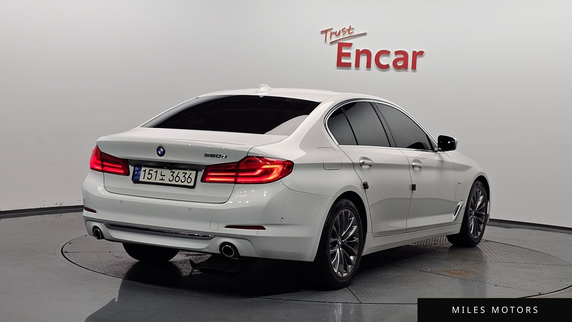 BMW 5 Series (G30) 2018 — фото 1 из 12