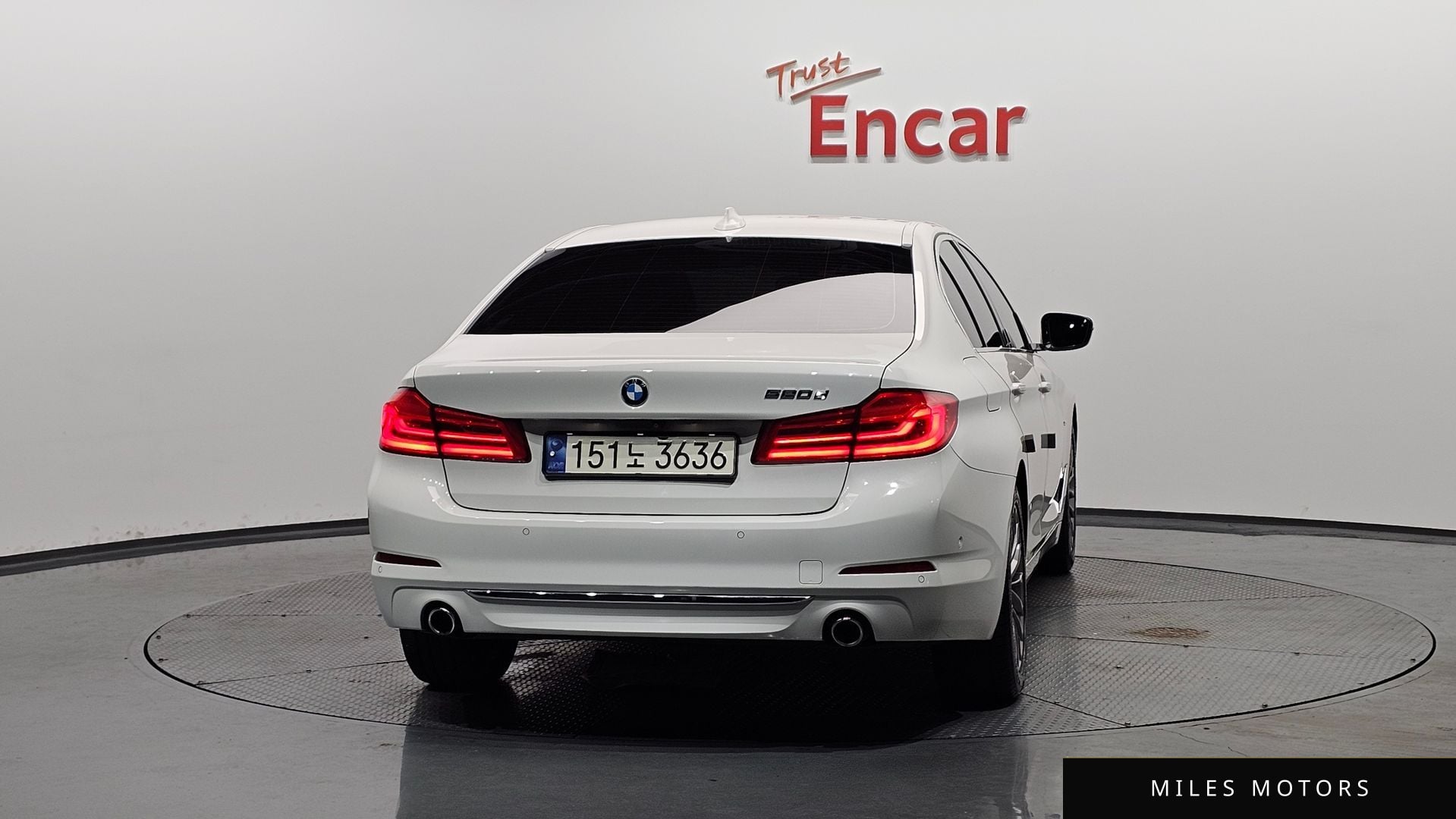 BMW 5 Series (G30) 2018 — миниатюра 3