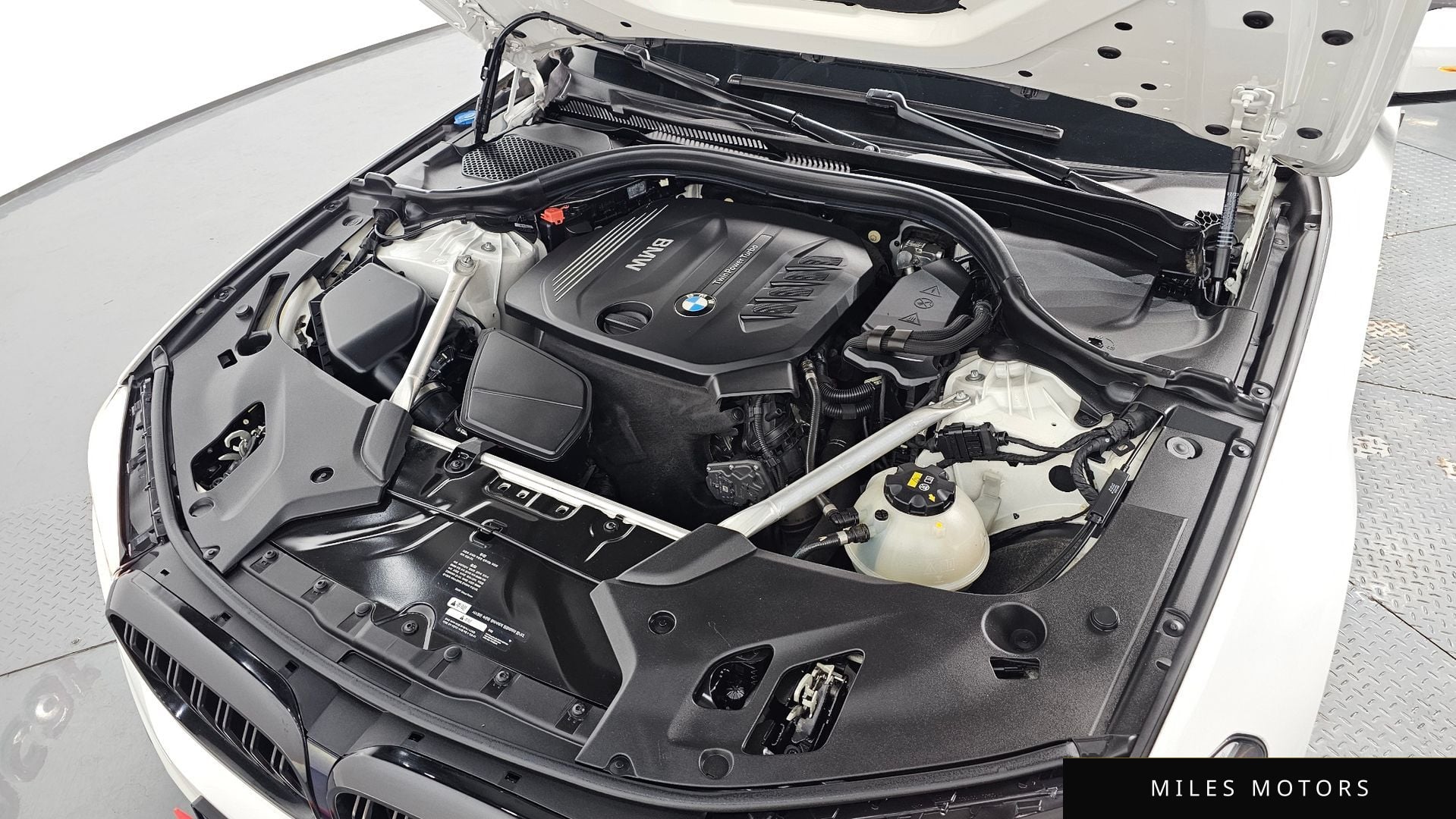 BMW 5 Series (G30) 2018 — миниатюра 5