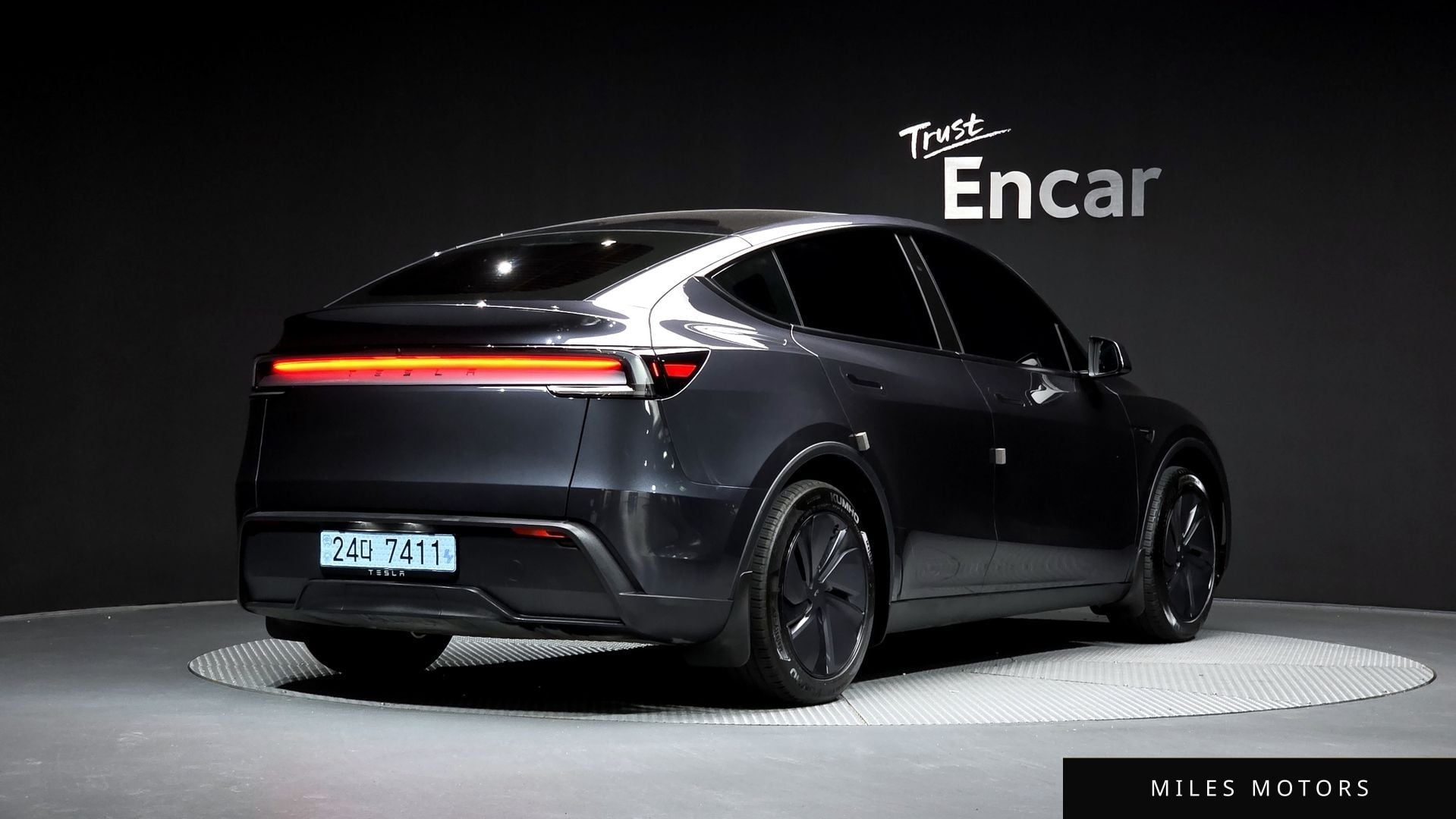Tesla Model Y 2025 — миниатюра 2
