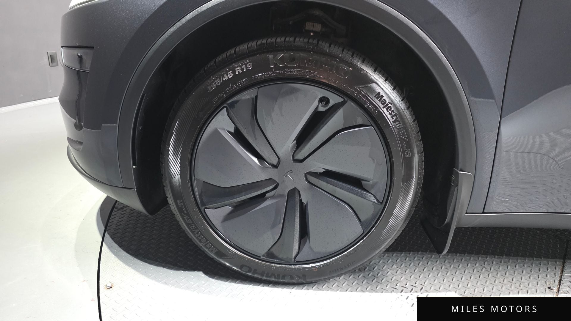 Tesla Model Y 2025 — миниатюра 5