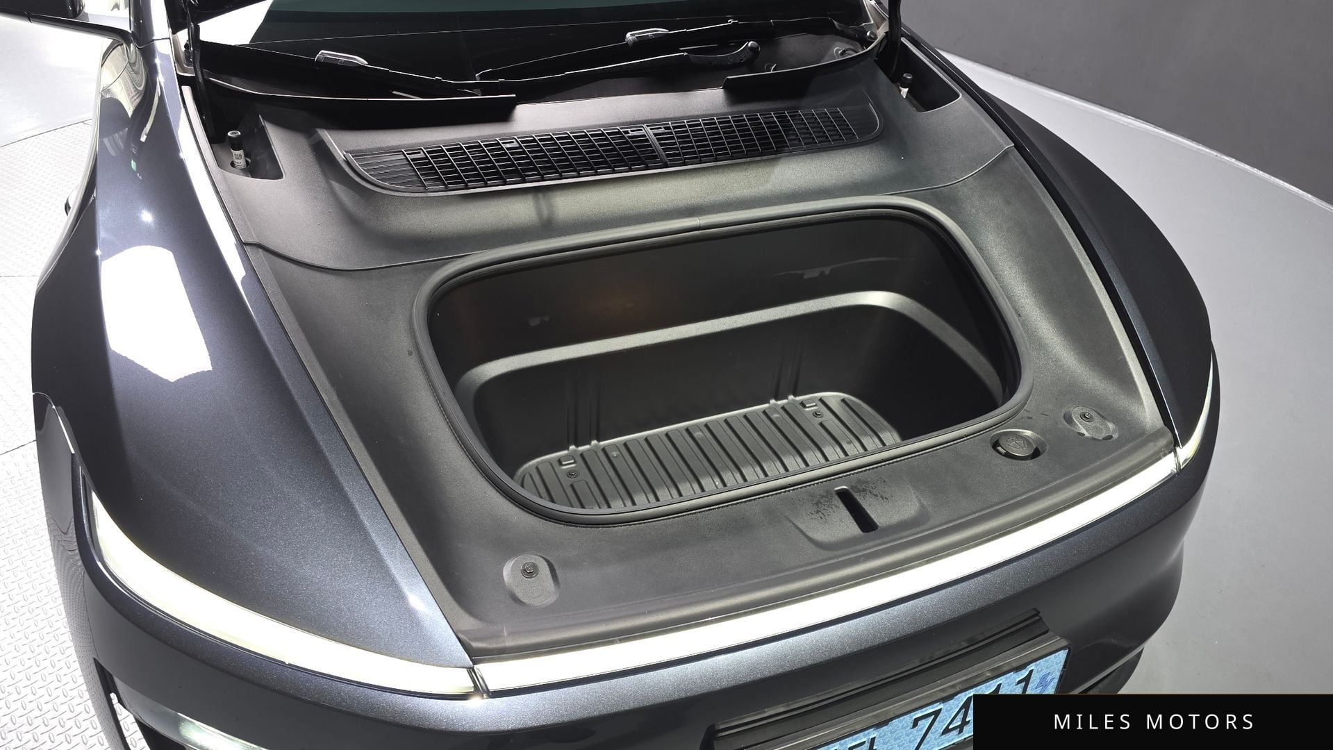 Tesla Model Y 2025 — миниатюра 6