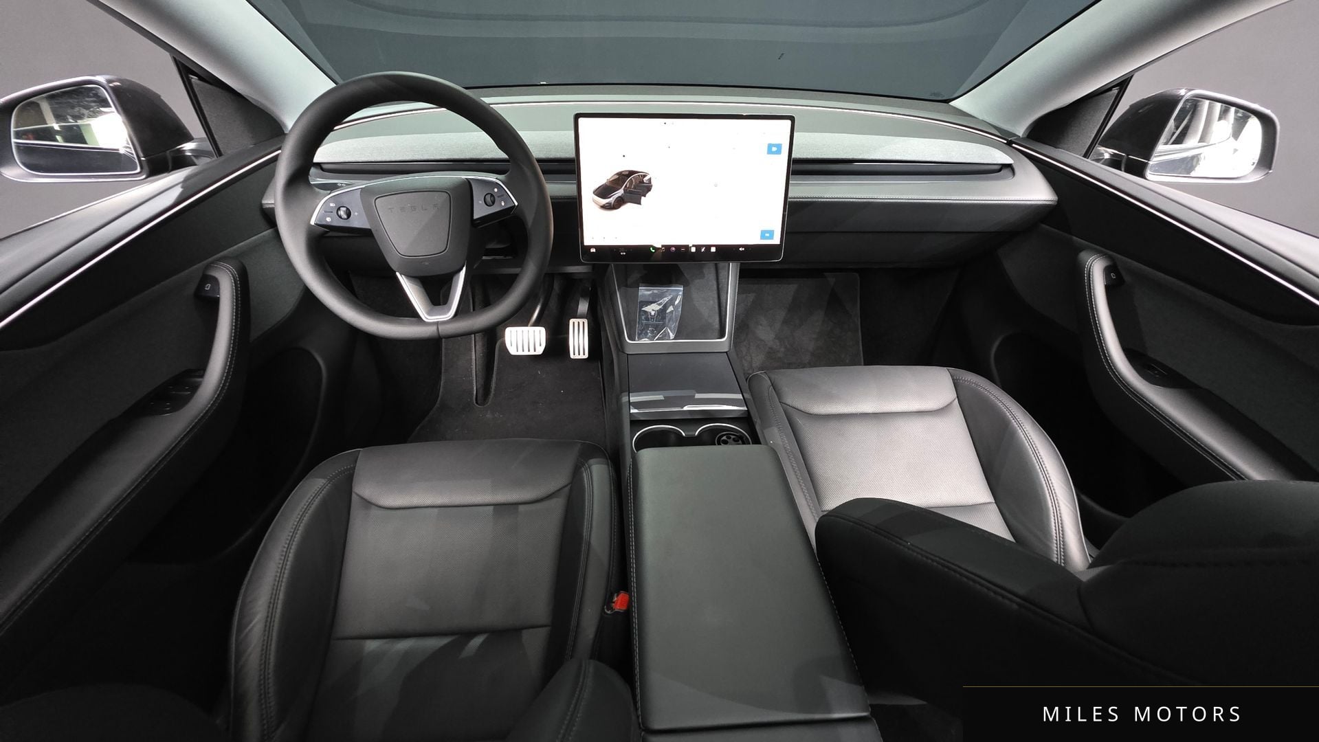 Tesla Model Y 2025 — миниатюра 10