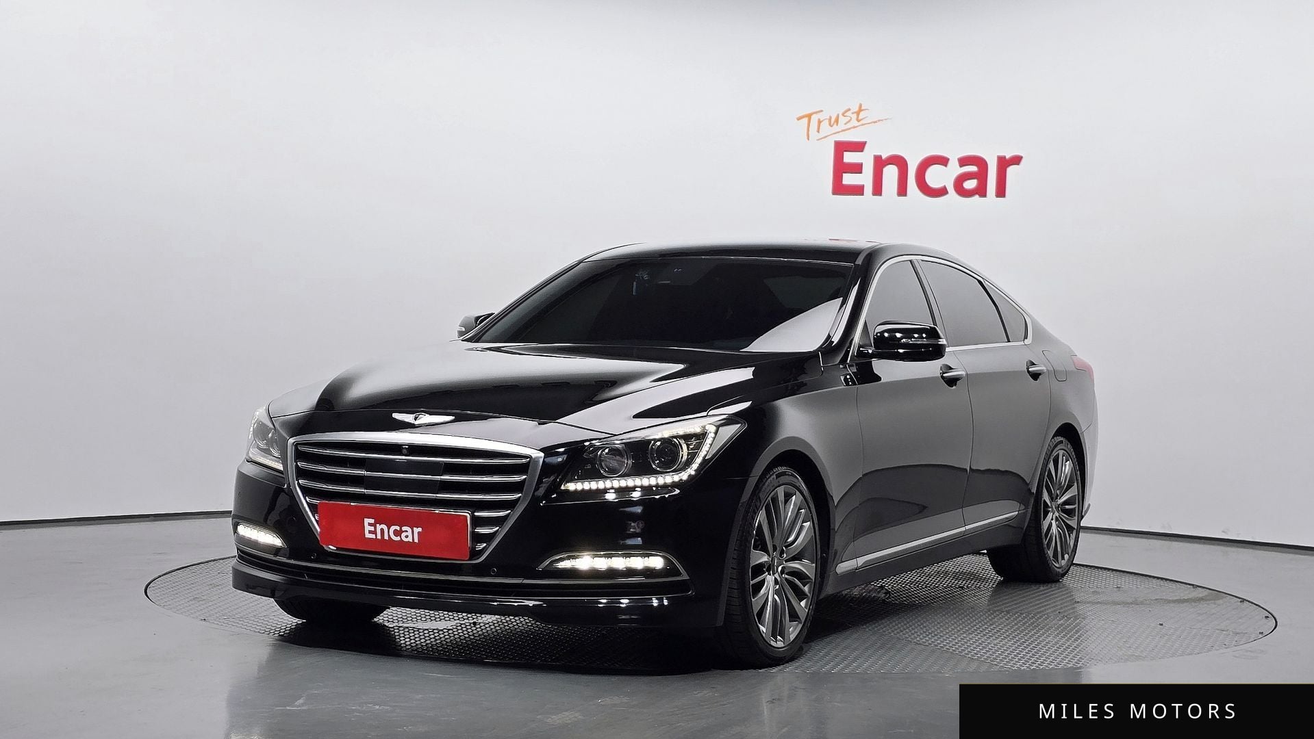 Hyundai Genesis 2015 — фото 1 из 12