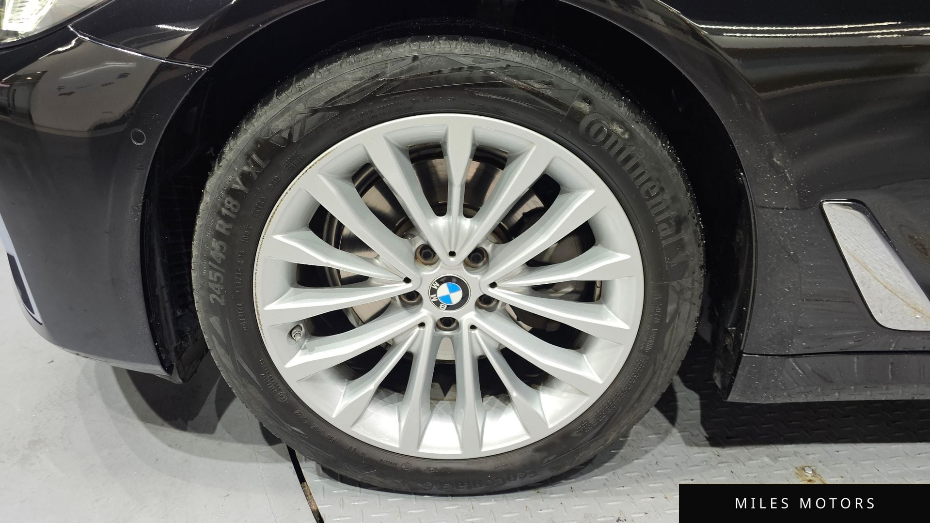 BMW 5 Series (G30) 2023 — миниатюра 5