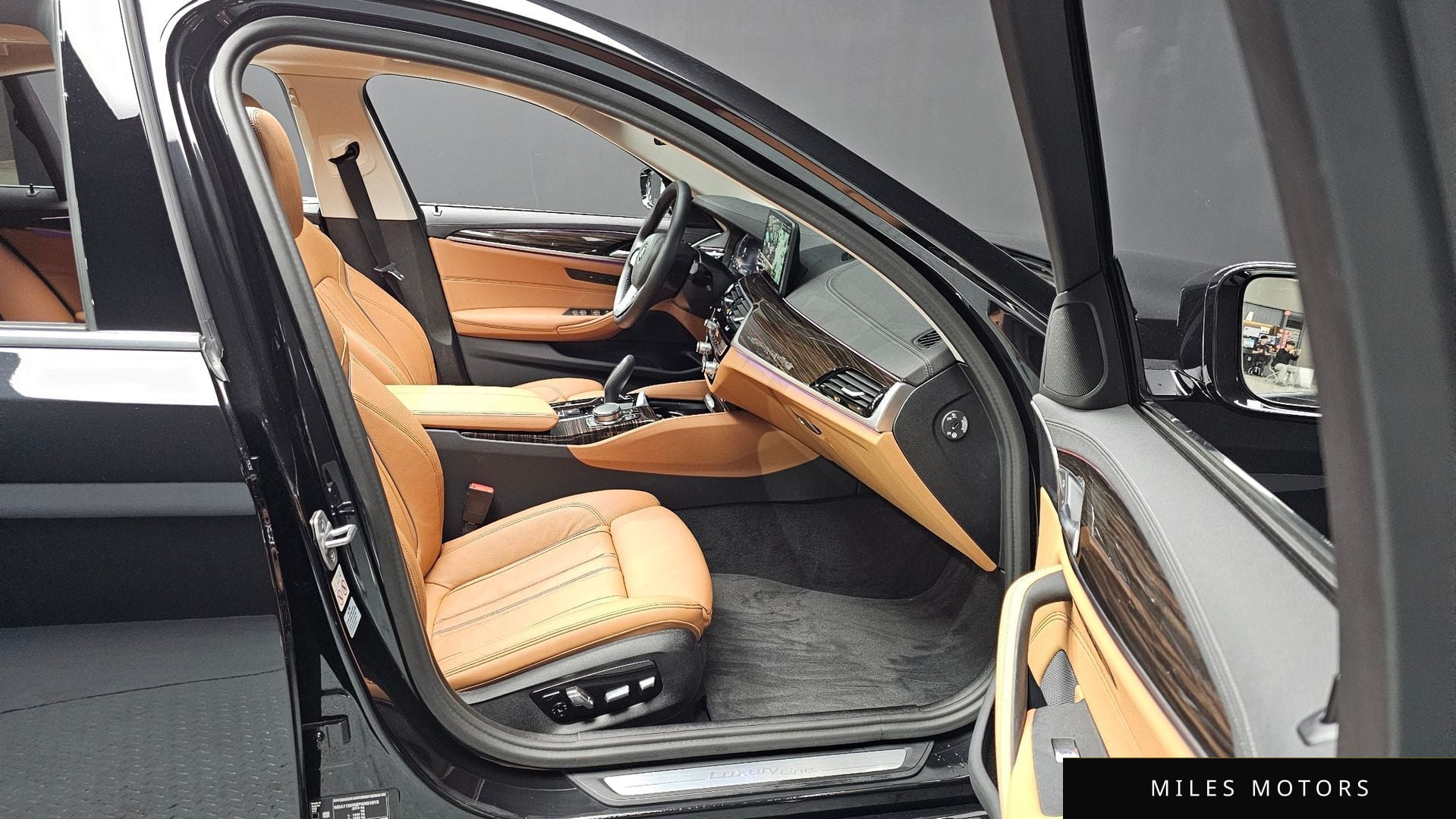 BMW 5 Series (G30) 2023 — миниатюра 11