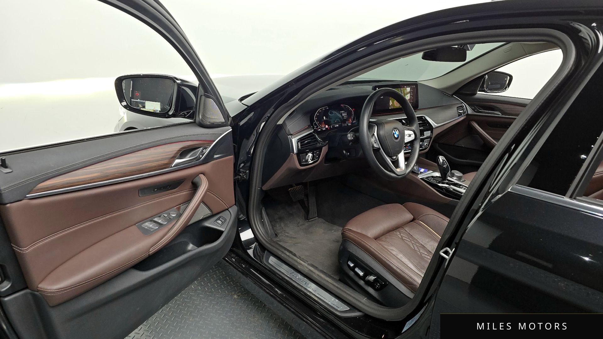 BMW 5 Series (G30) 2023 — миниатюра 12