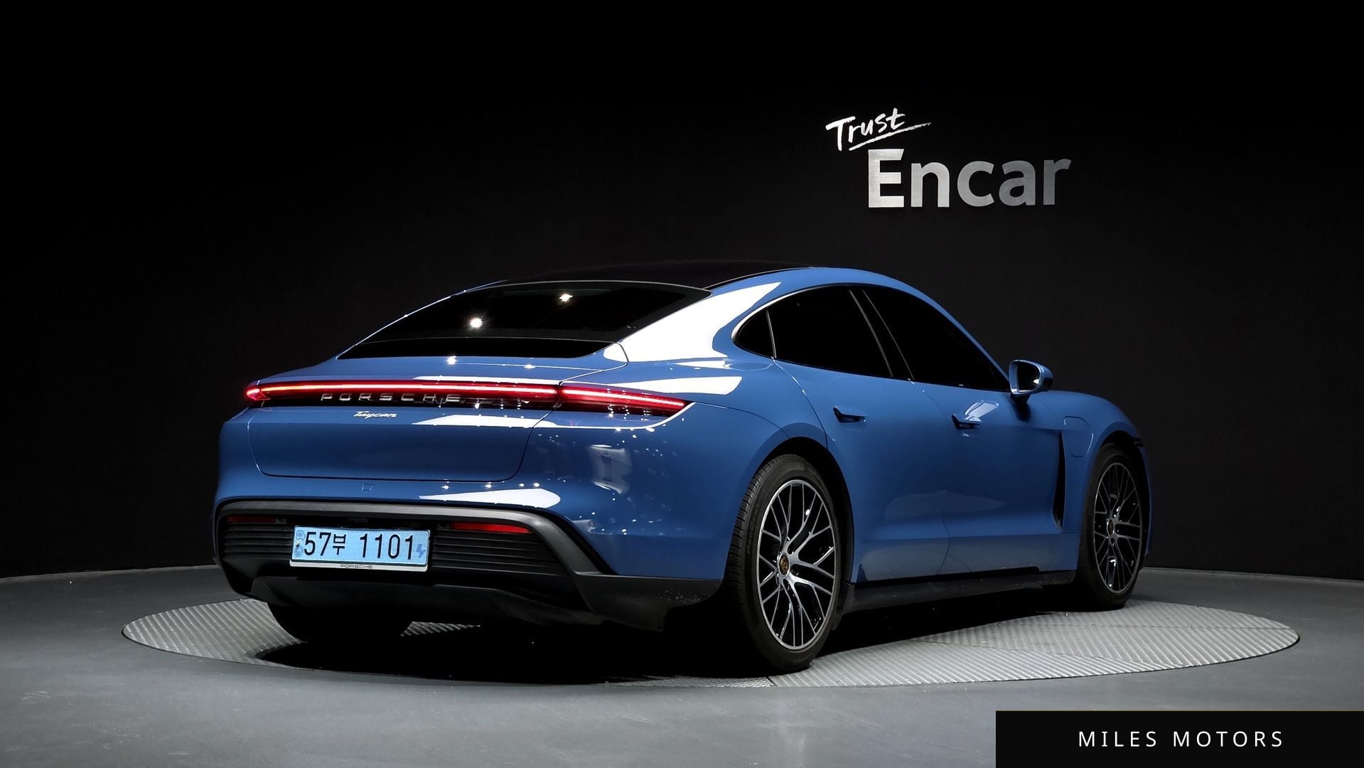 Porsche Taycan 2023 — миниатюра 2