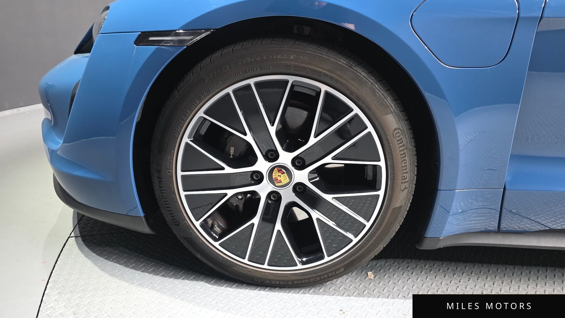 Porsche Taycan 2023 — миниатюра 5