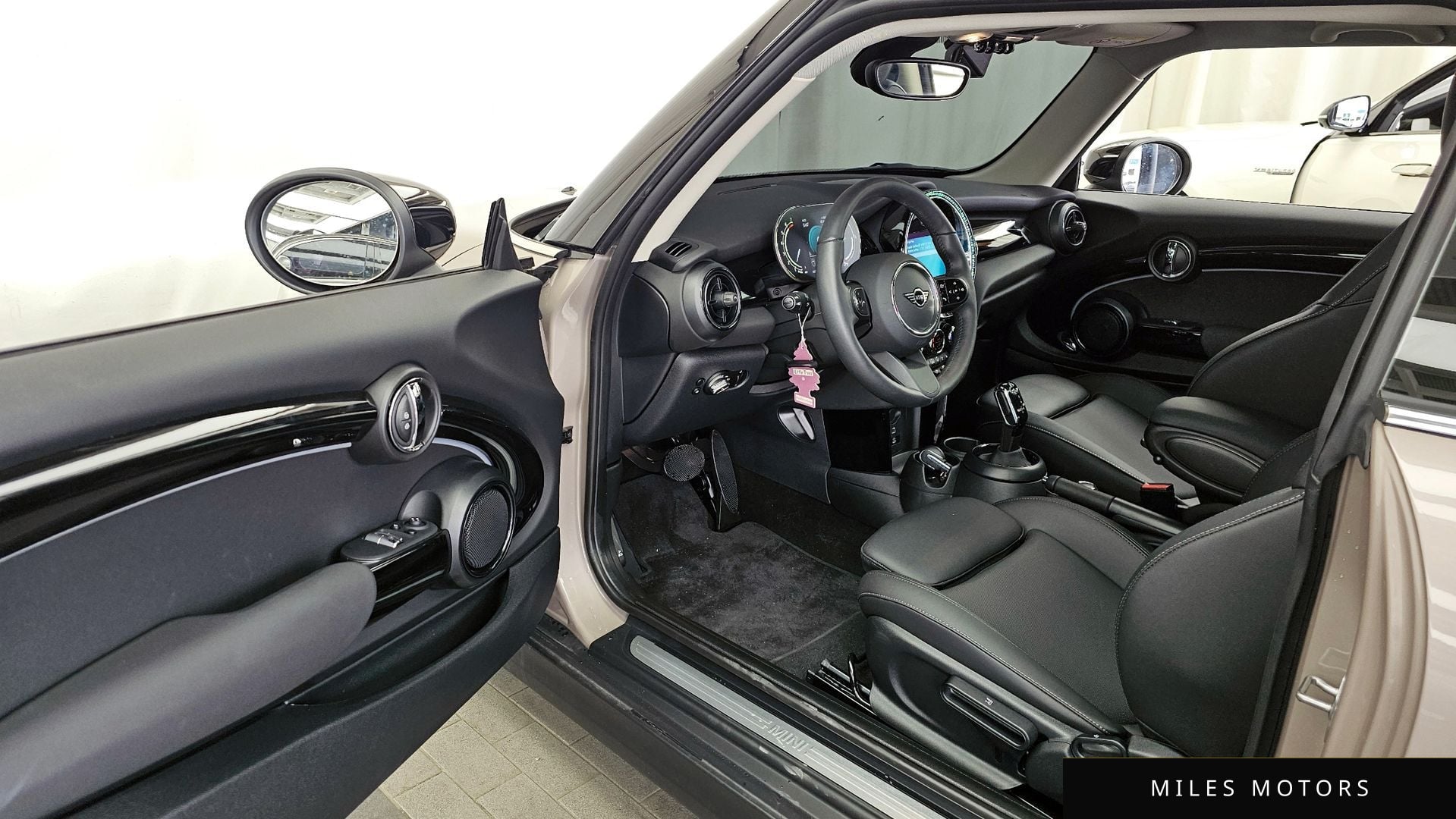 MINI Cooper 2024 — миниатюра 10