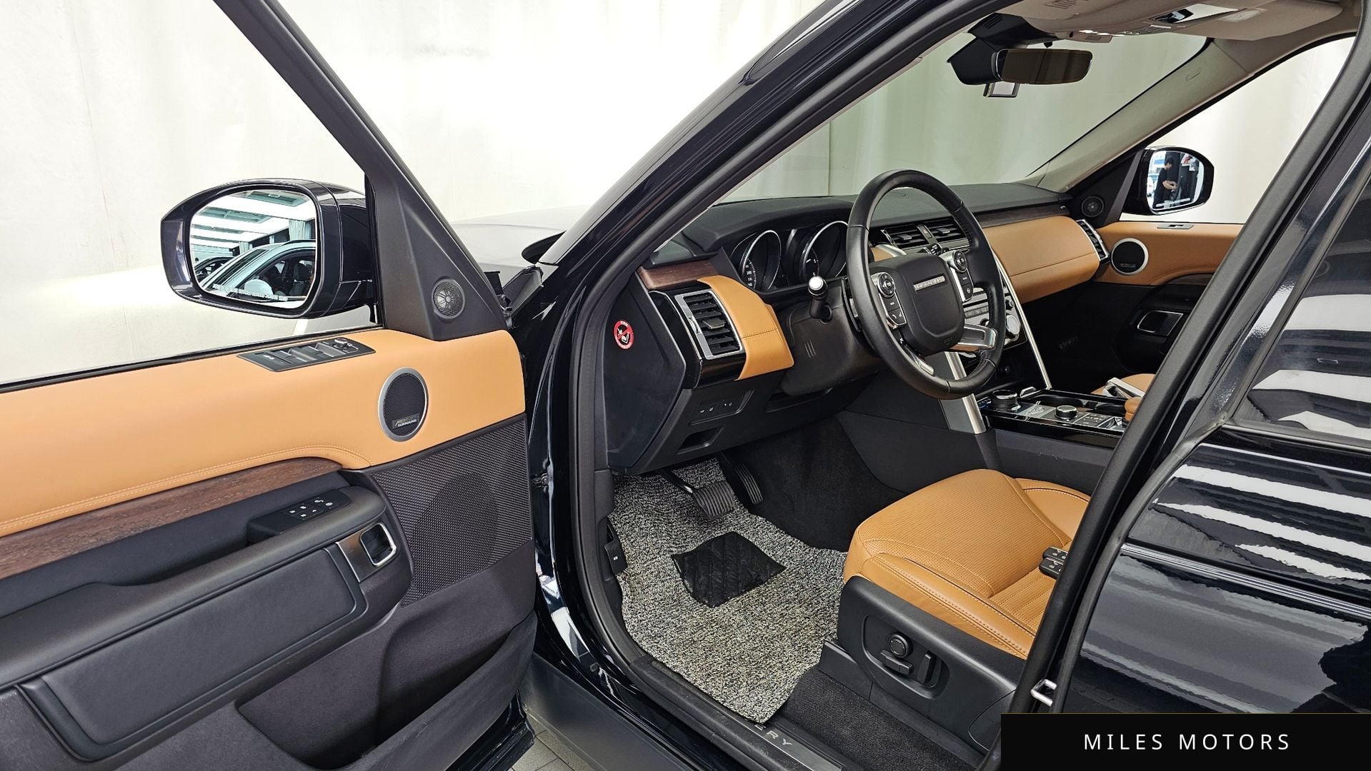 Land Rover Discovery 2017 — миниатюра 10
