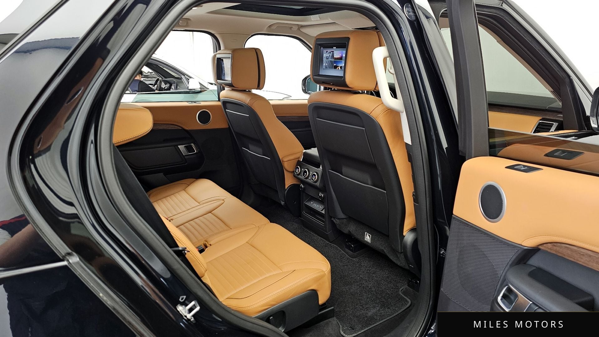 Land Rover Discovery 2017 — миниатюра 12