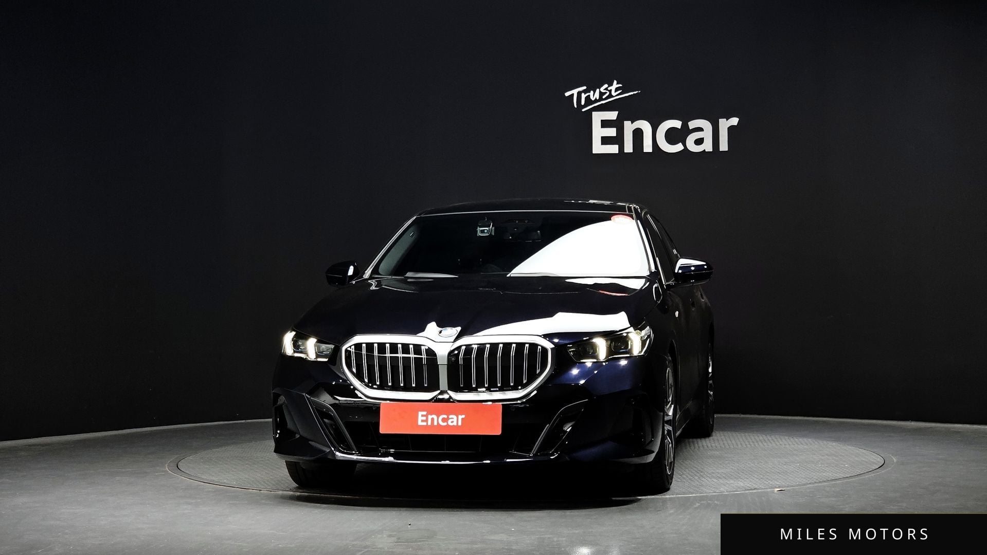 BMW 5 Series (G60) 2025 — миниатюра 3