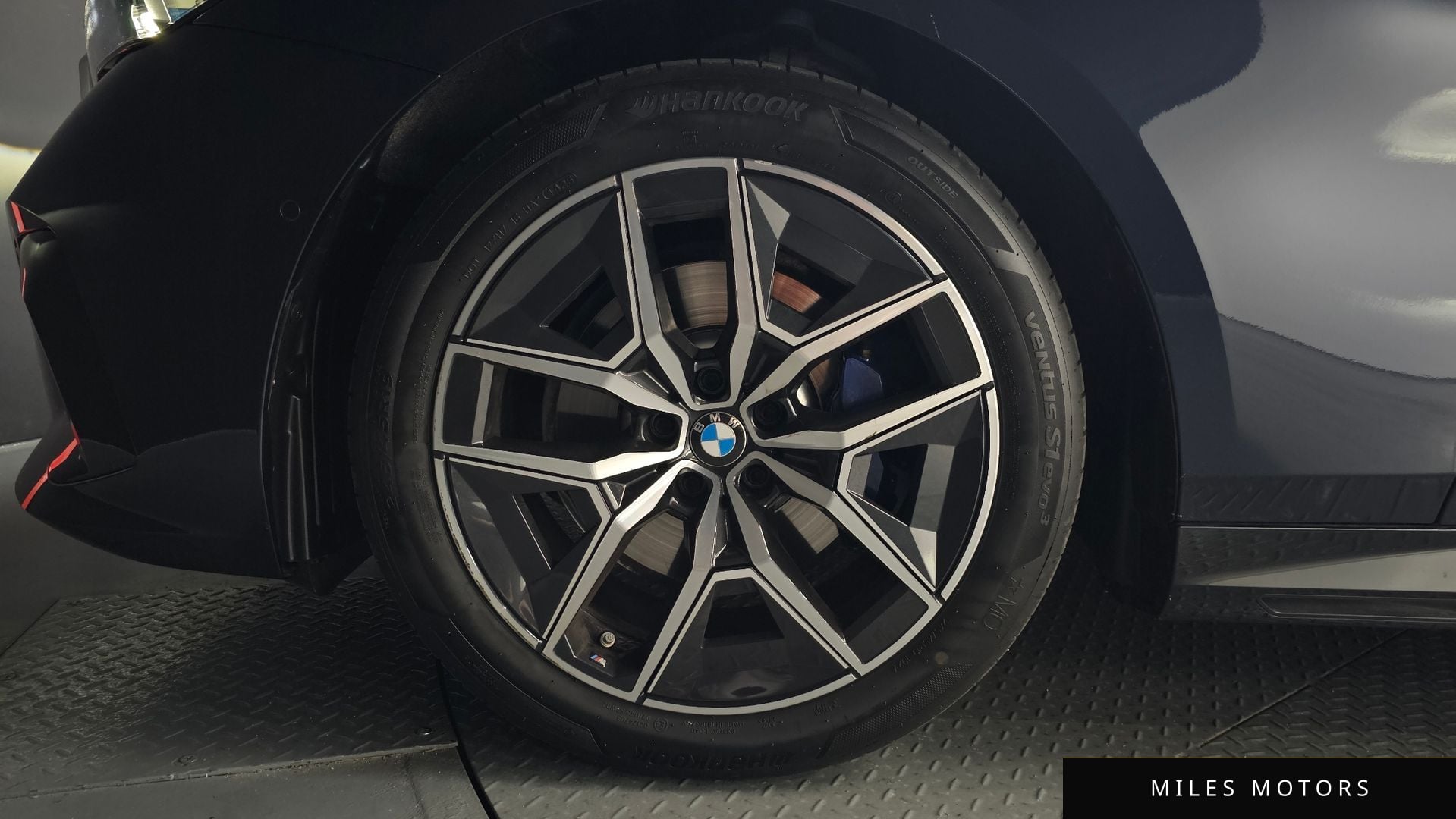 BMW 5 Series (G60) 2025 — миниатюра 5