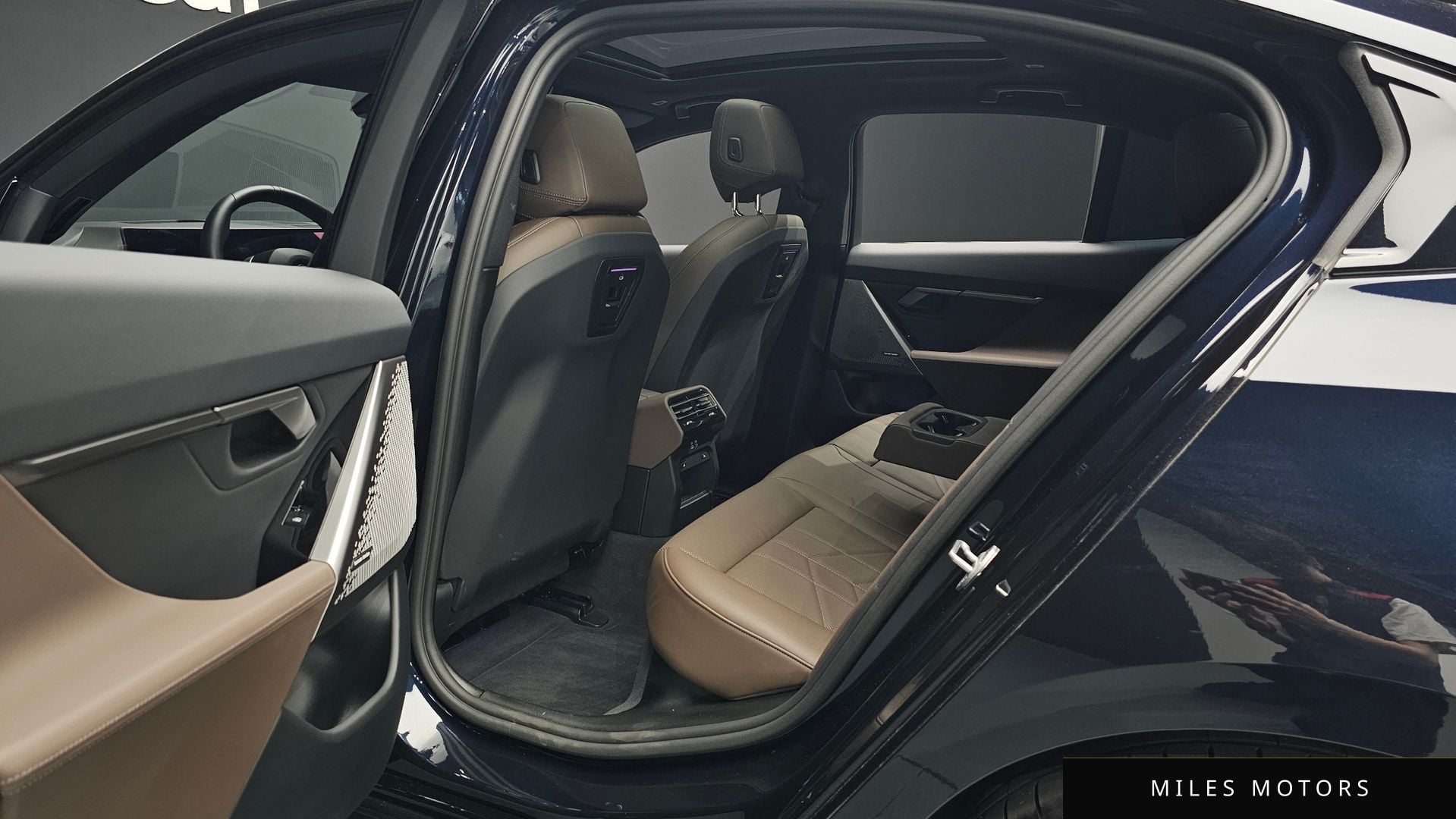 BMW 5 Series (G60) 2025 — миниатюра 11