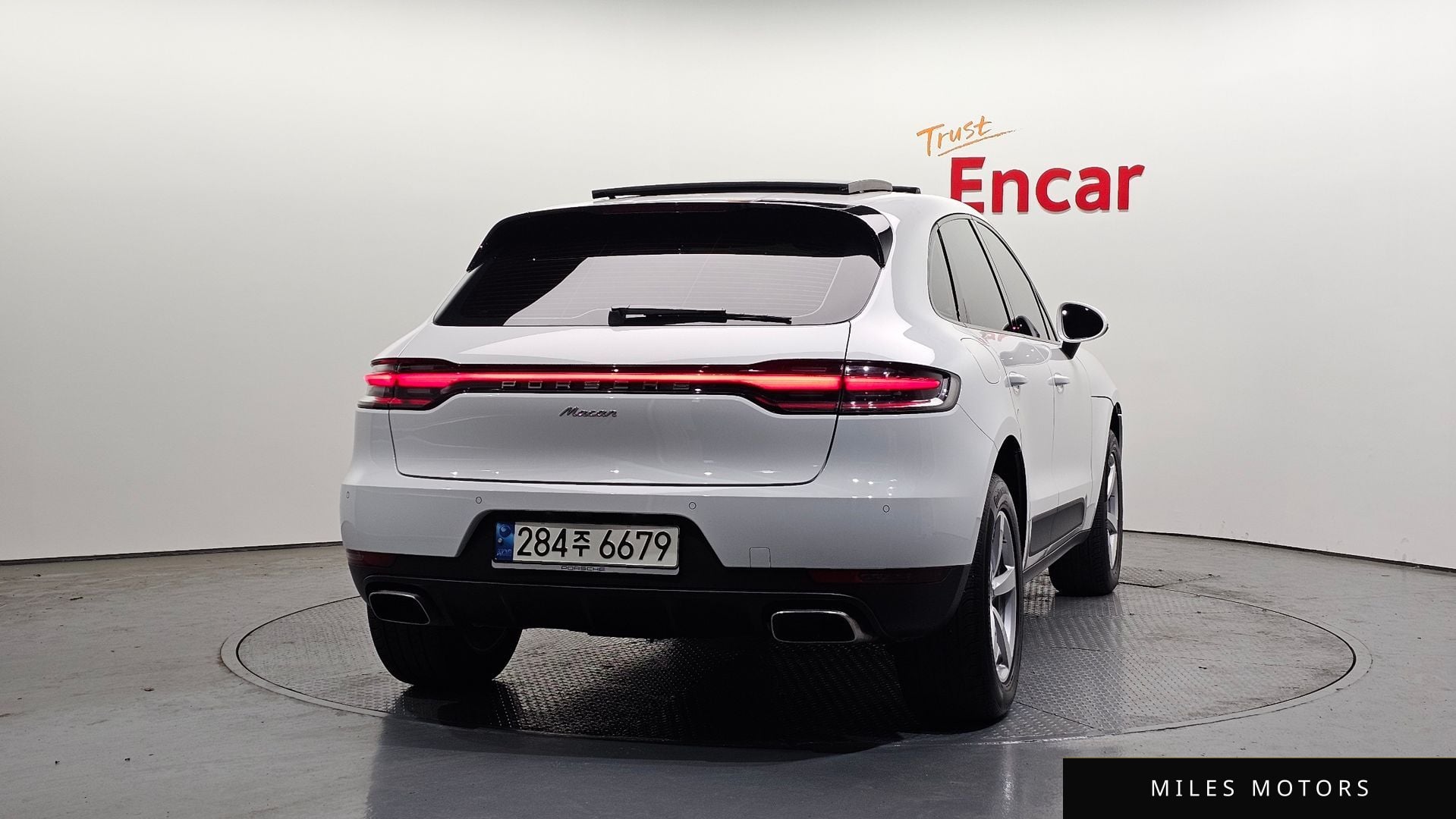 Porsche Macan 2021 — миниатюра 4