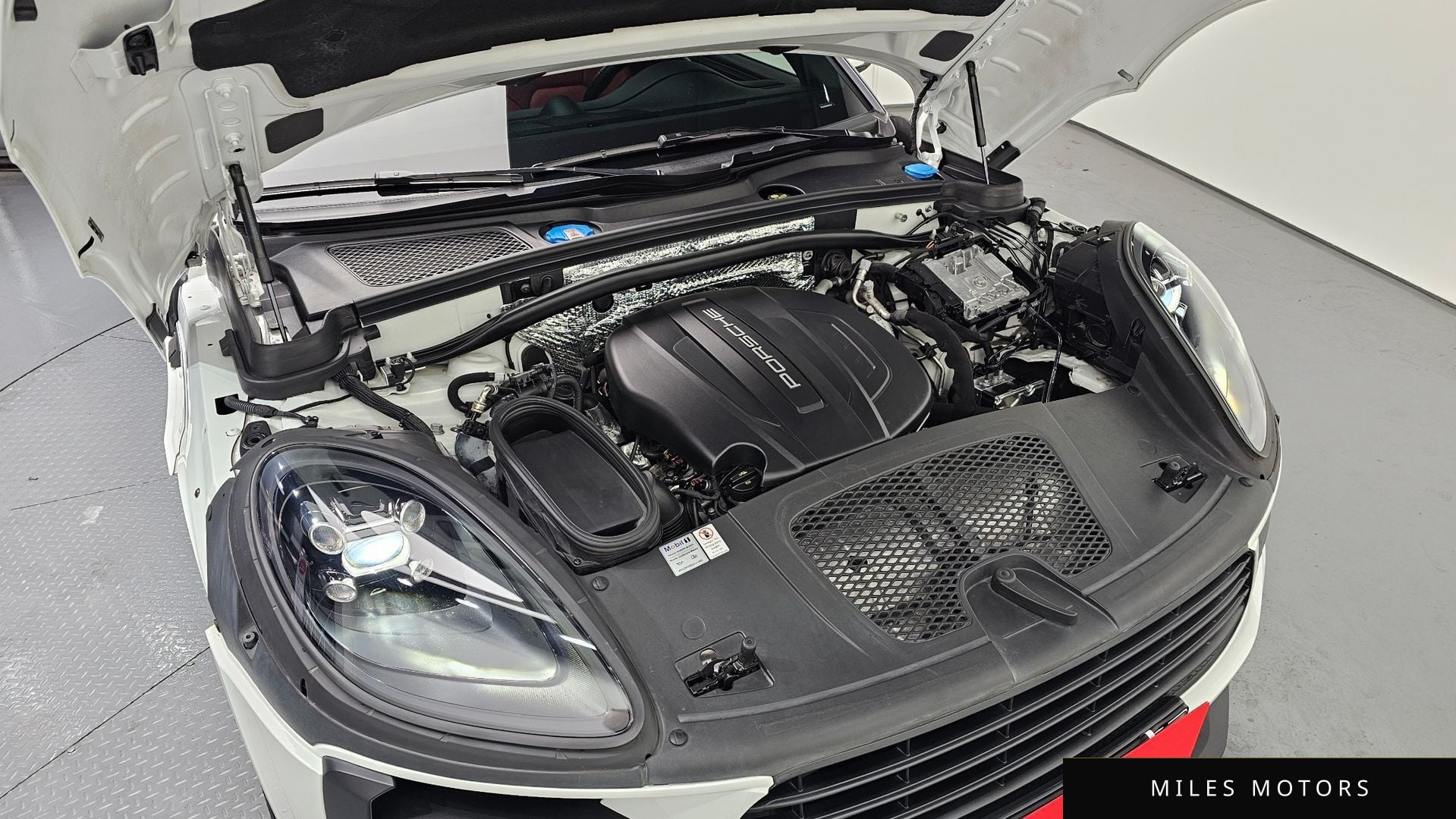 Porsche Macan 2021 — миниатюра 6