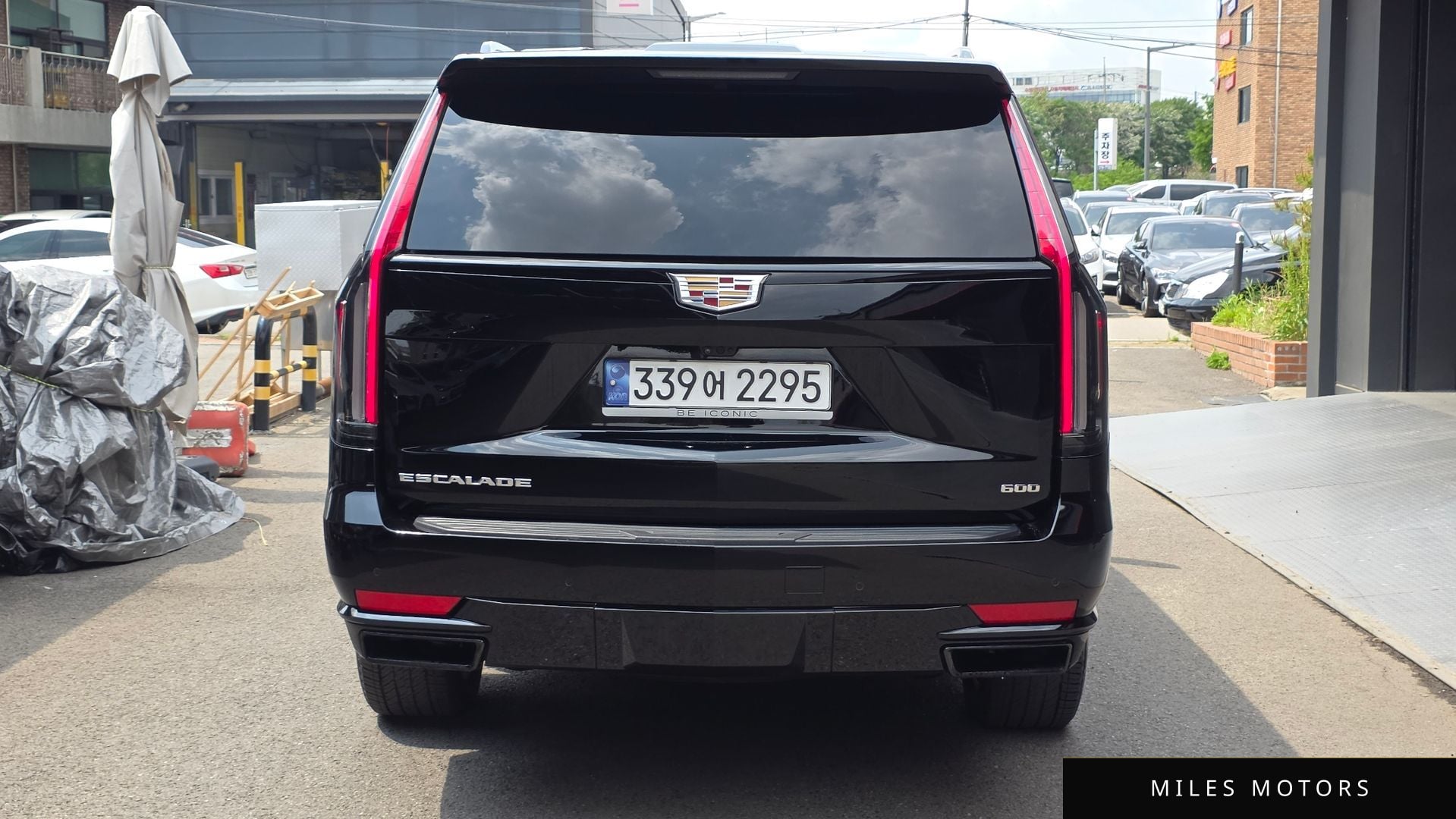Cadillac Escalade 2023 — миниатюра 4