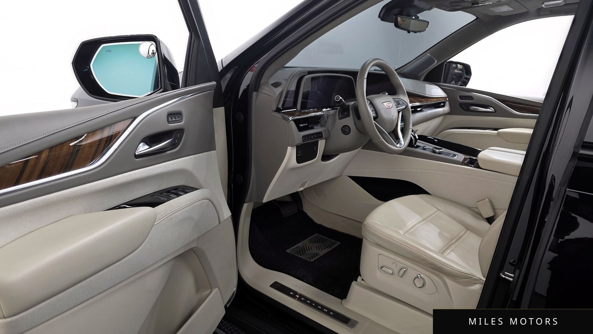 Cadillac Escalade 2023 — миниатюра 10