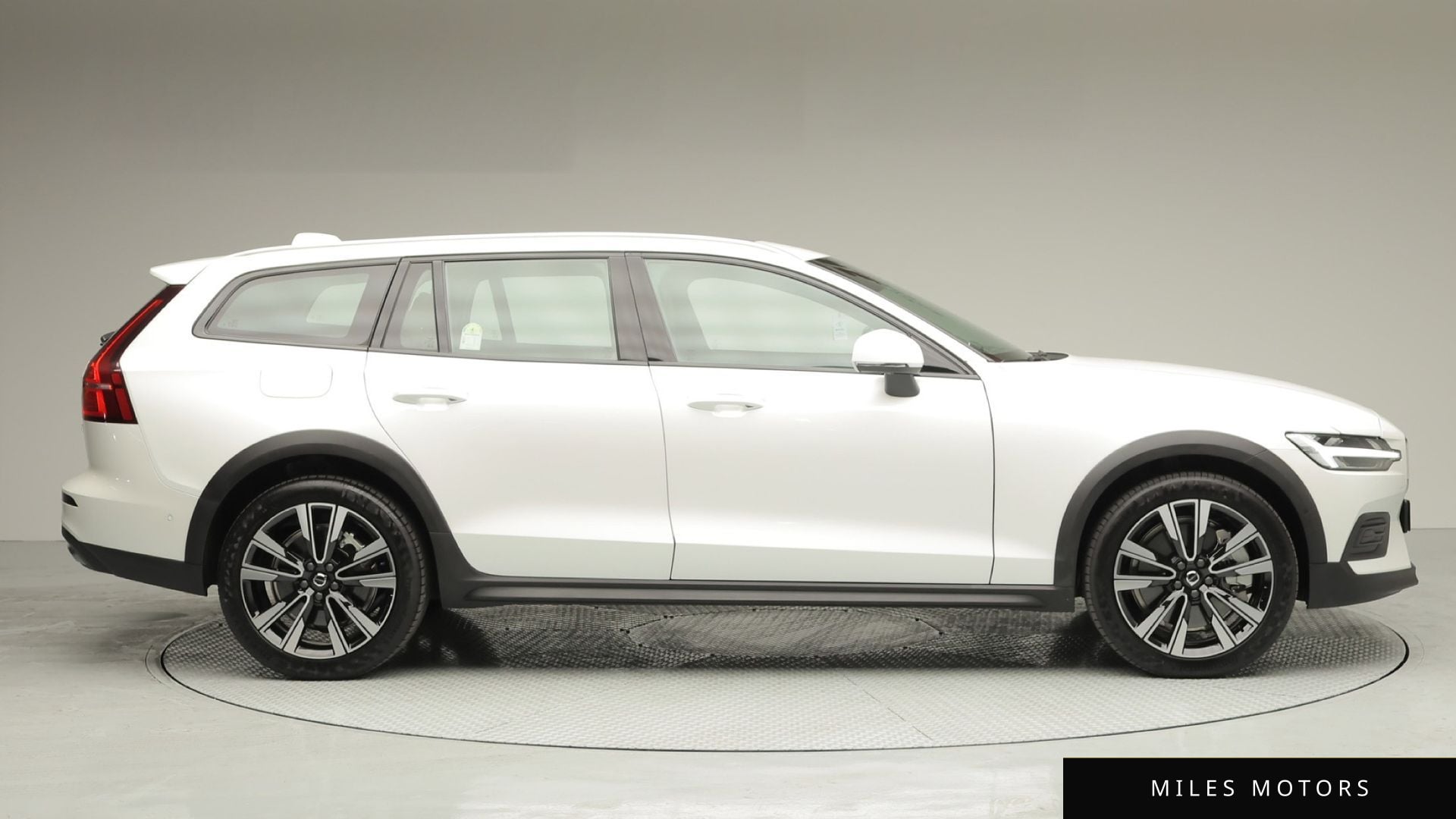 Volvo V60 2025 — миниатюра 4
