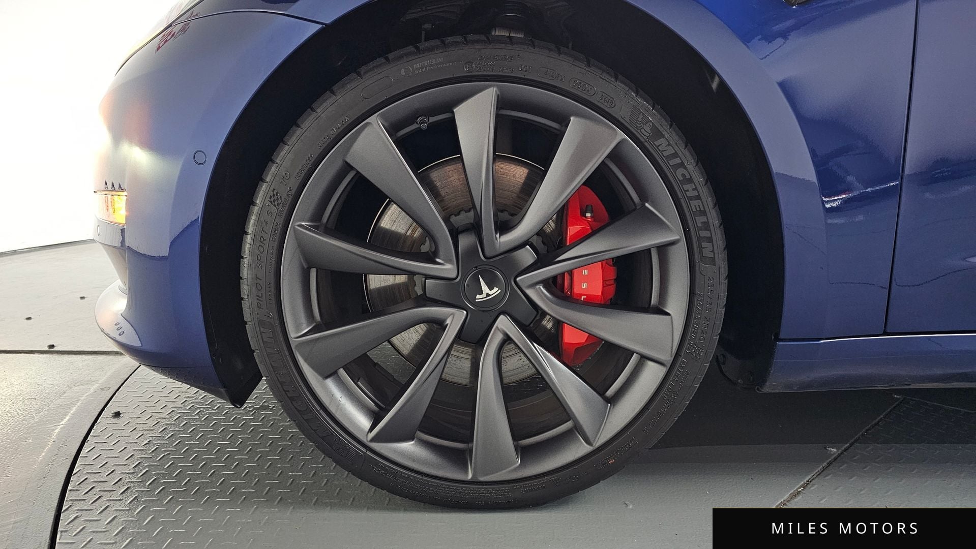 Tesla Model 3 2020 — миниатюра 4