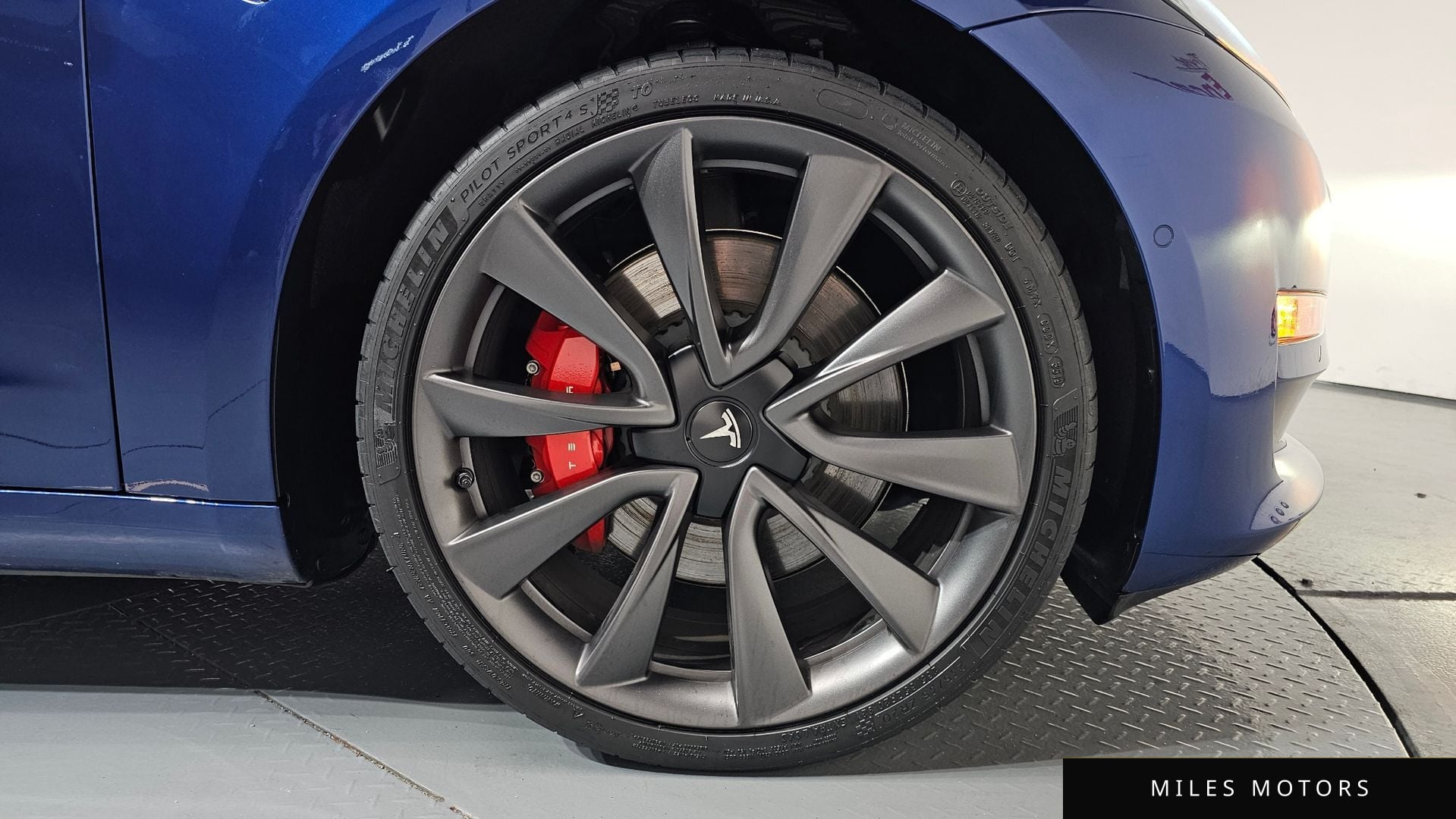 Tesla Model 3 2020 — миниатюра 6