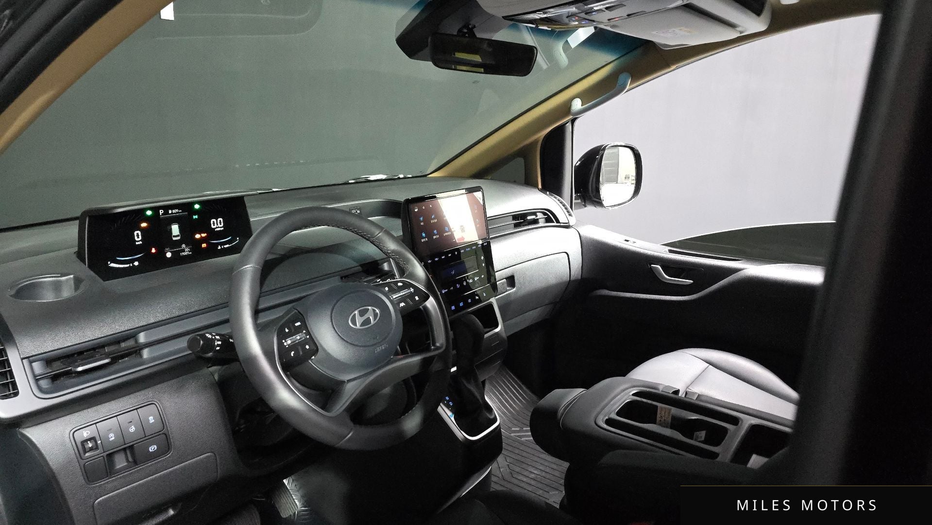 Hyundai Staria 2025 — миниатюра 10