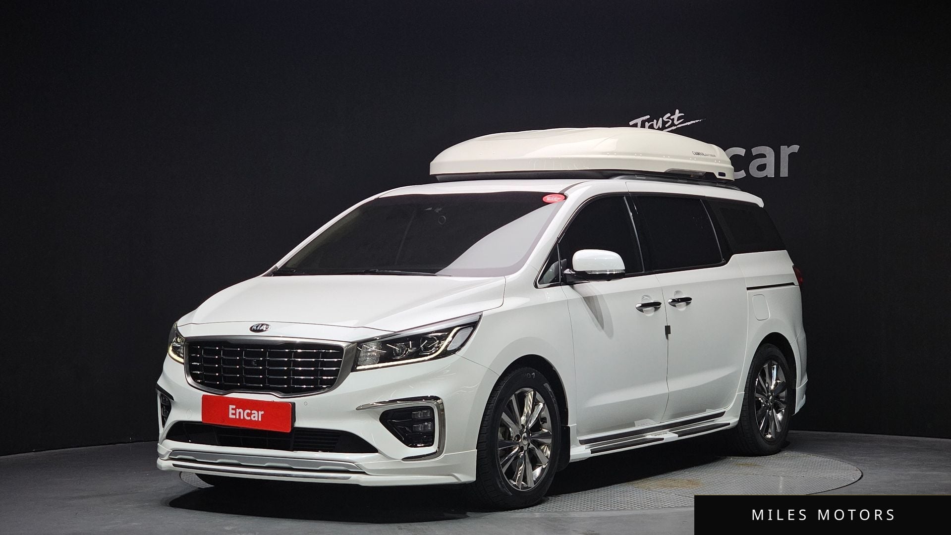 Kia Canival 2019 — фото 1 из 12