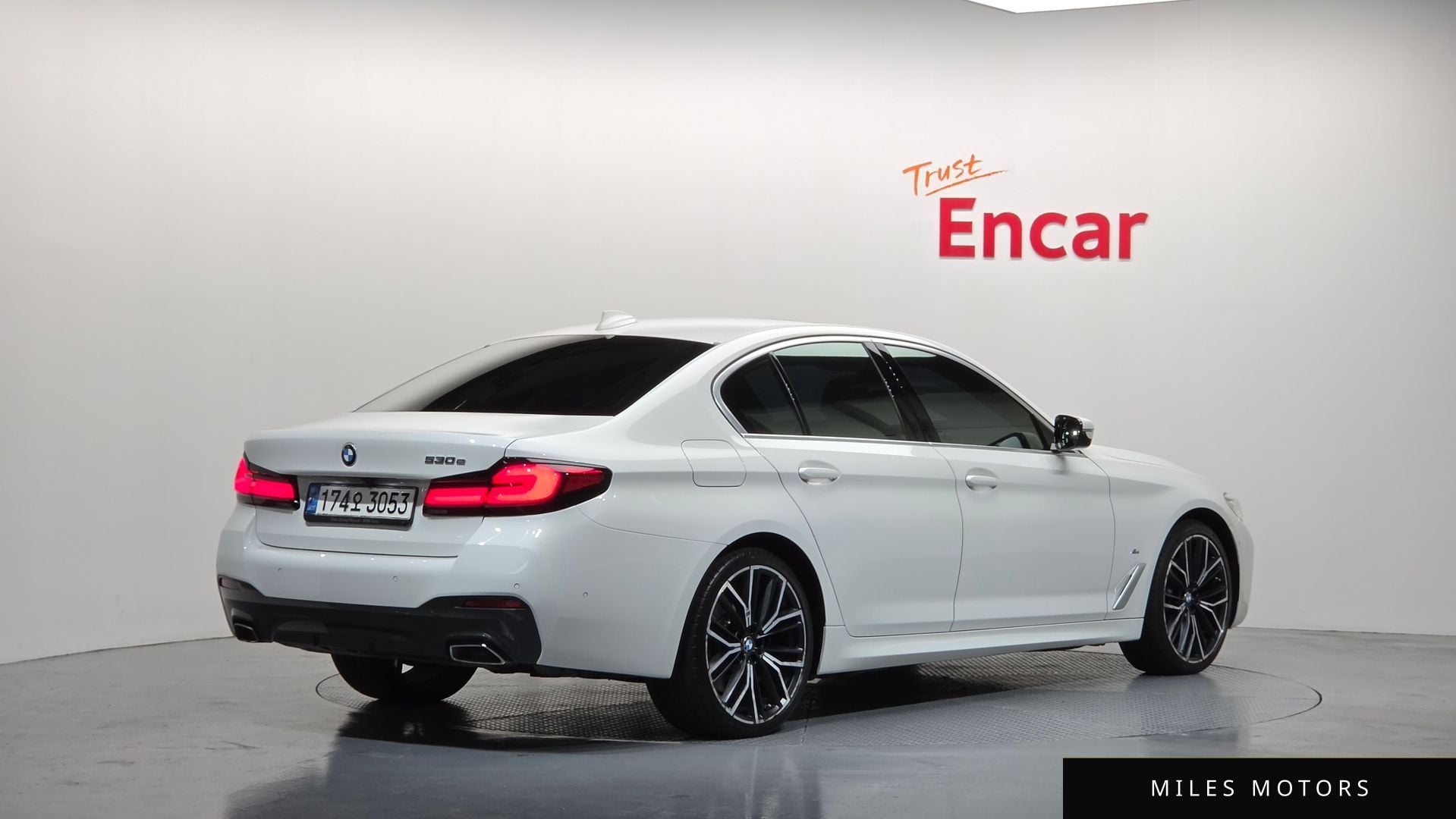 BMW 5 Series (G30) 2021 — миниатюра 2