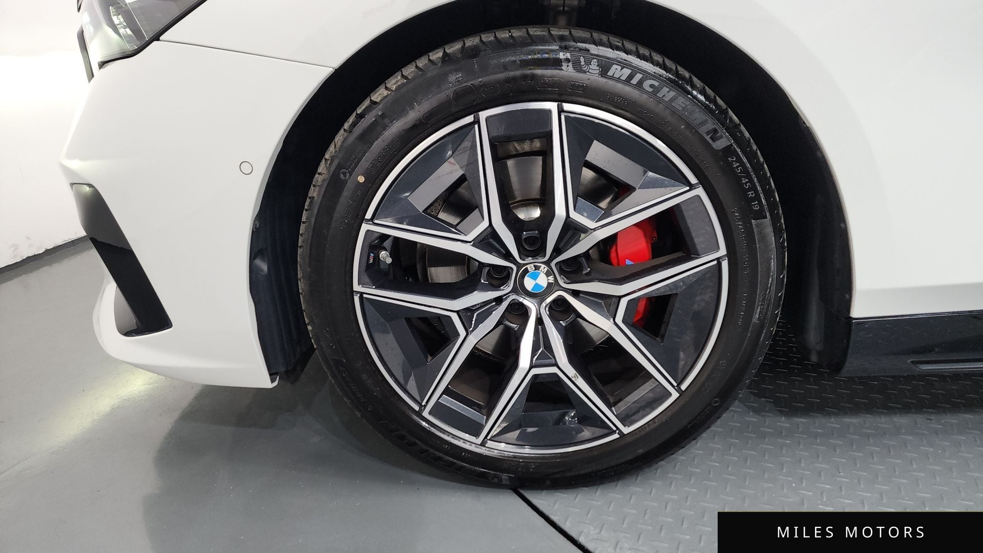 BMW 5 Series (G60) 2024 — миниатюра 5