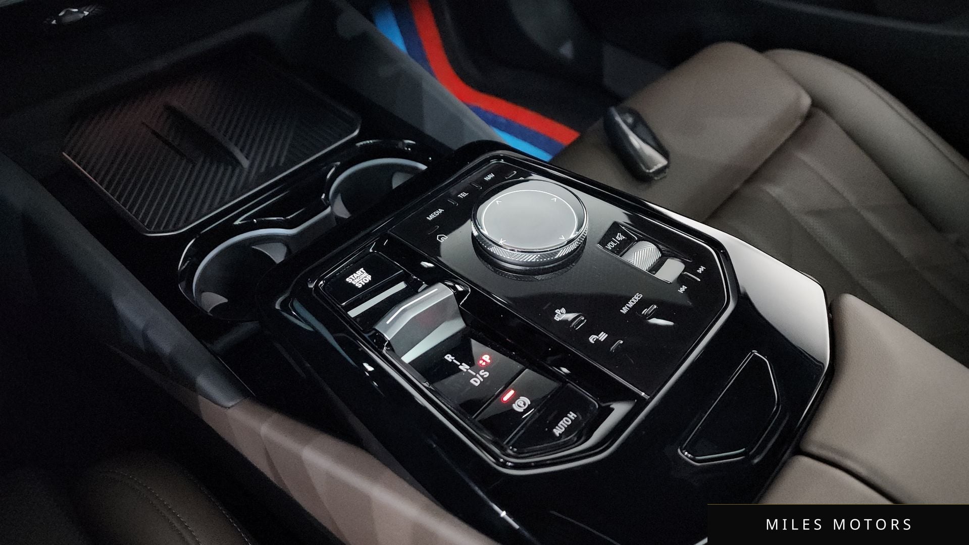 BMW 5 Series (G60) 2024 — миниатюра 12