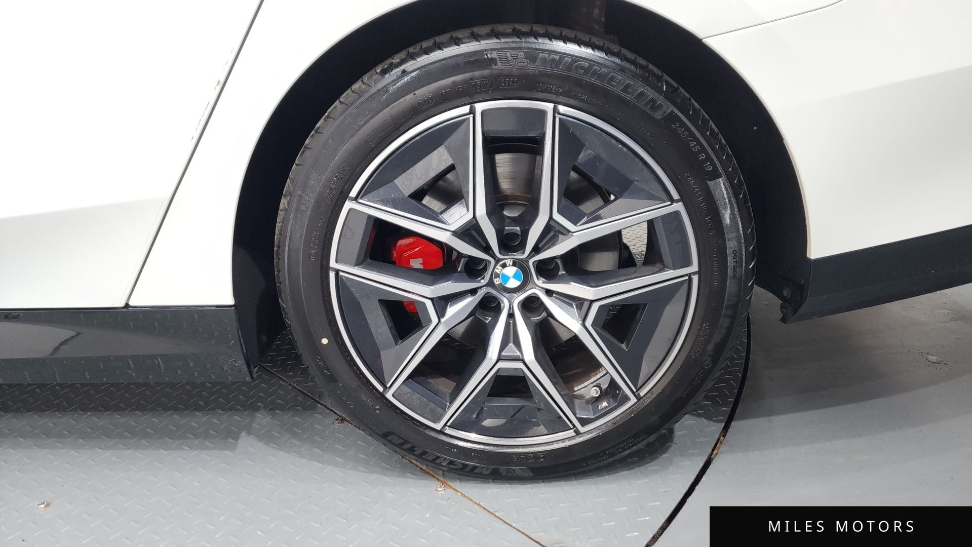 BMW 5 Series (G60) 2024 — миниатюра 7