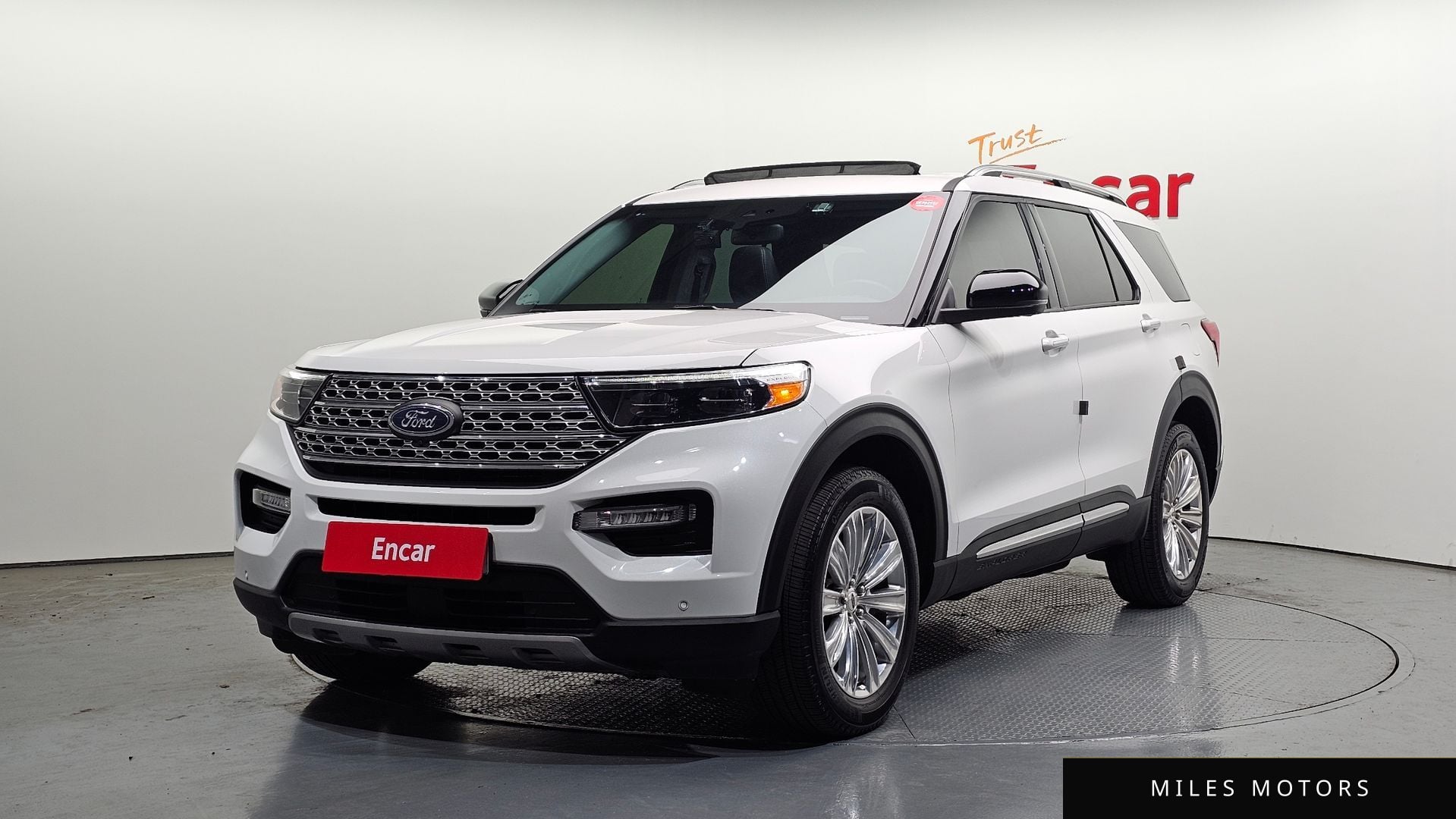 Ford Explorer 2023 — фото 1 из 12