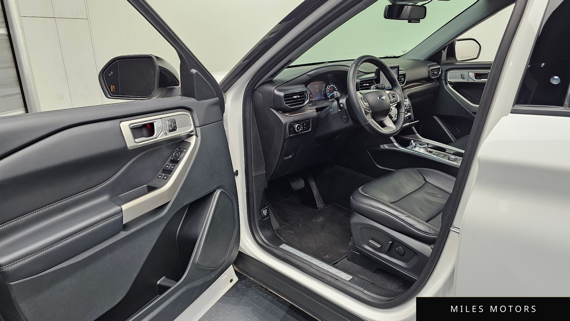 Ford Explorer 2023 — миниатюра 10