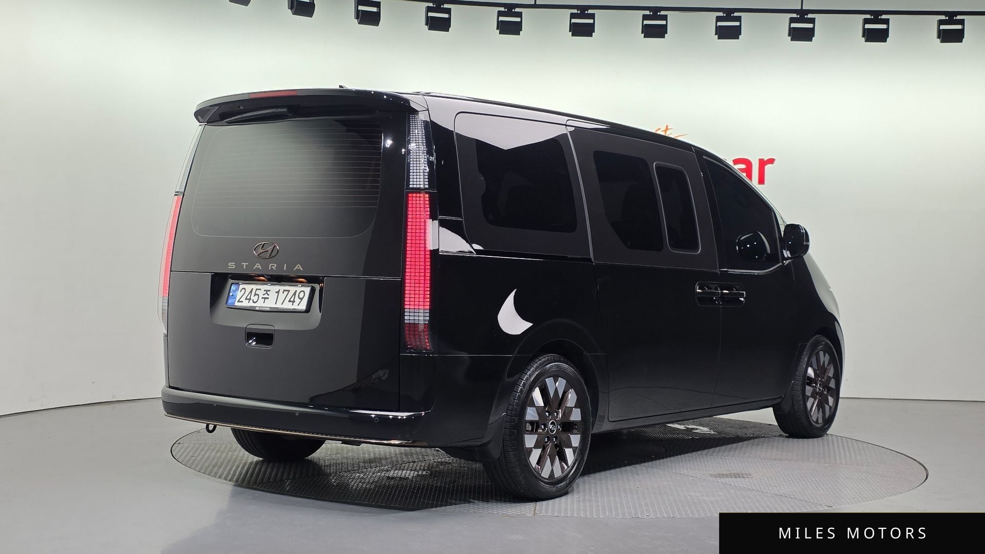 Hyundai Staria 2023 — миниатюра 2