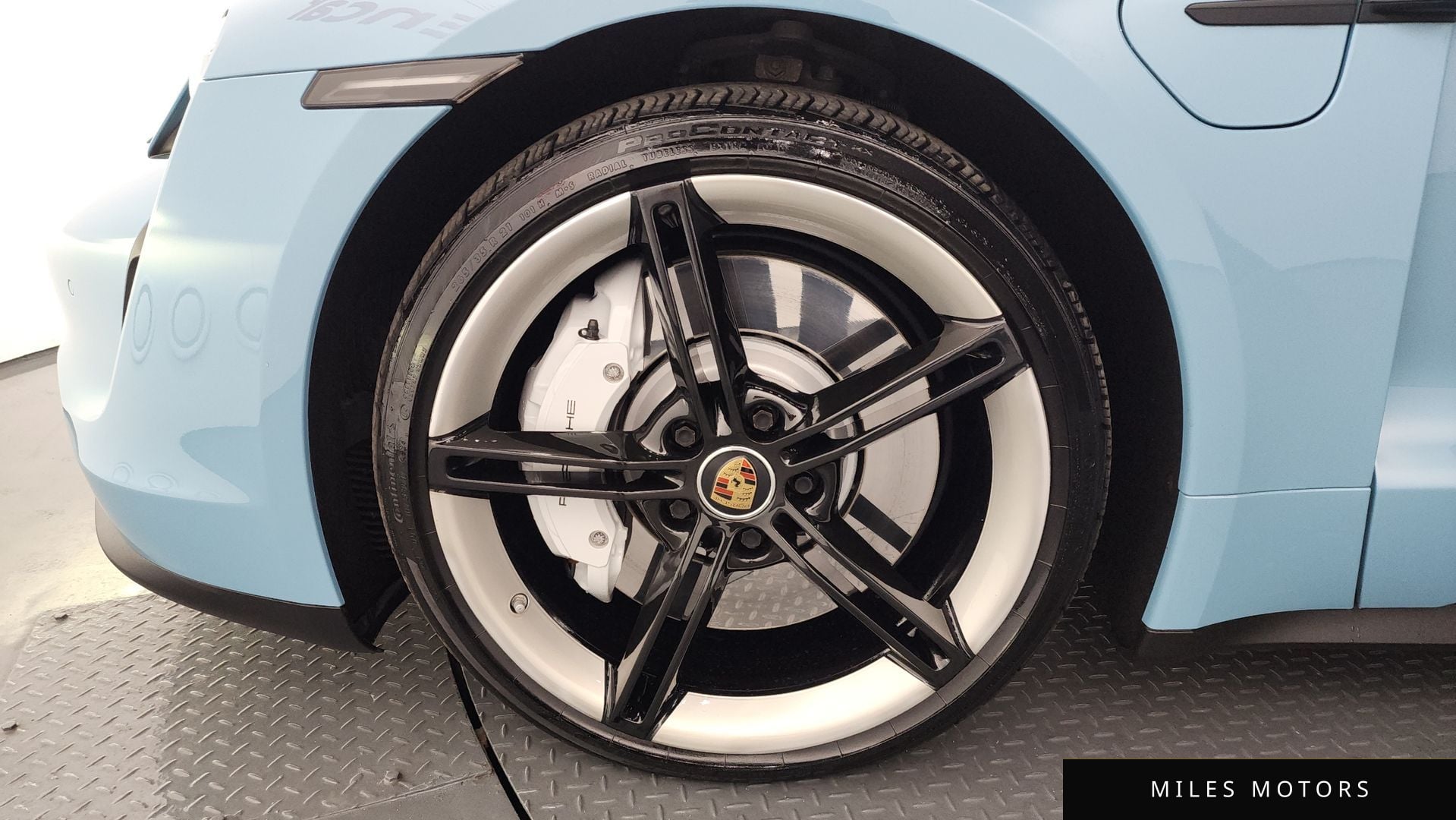 Porsche Taycan 2021 — миниатюра 5