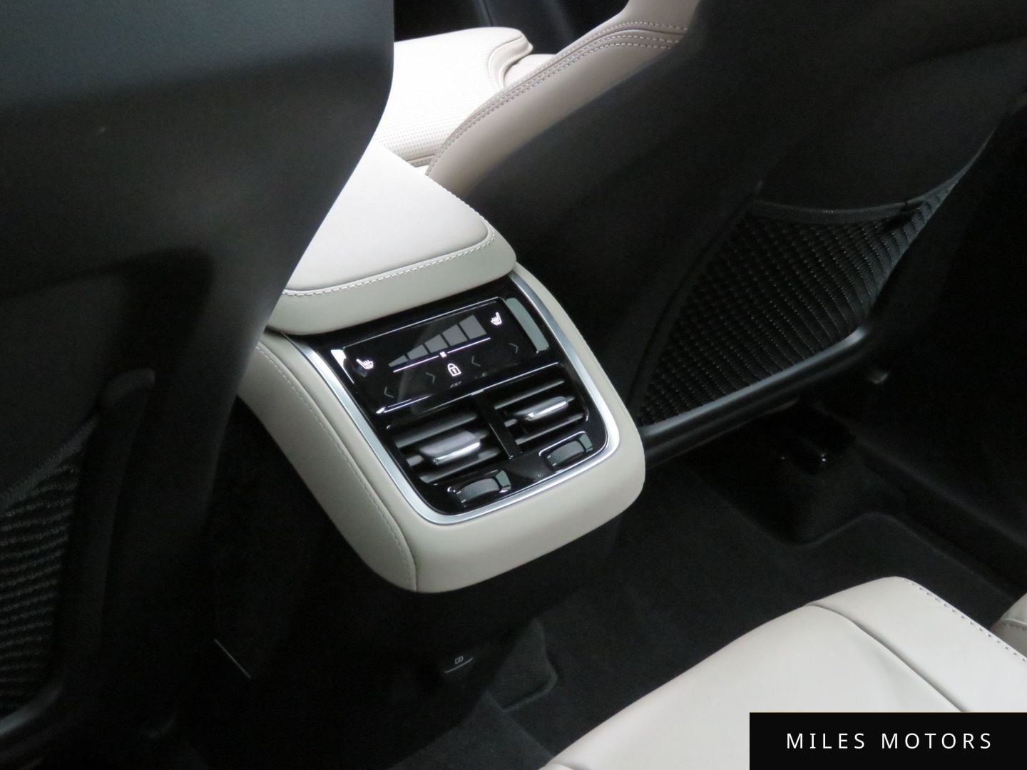 Volvo XC90 2026 — миниатюра 12