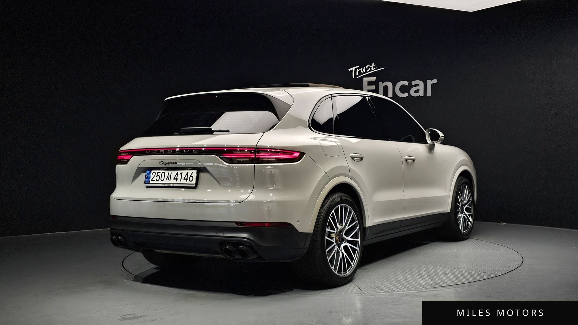 Porsche Cayenne 2023 — миниатюра 2