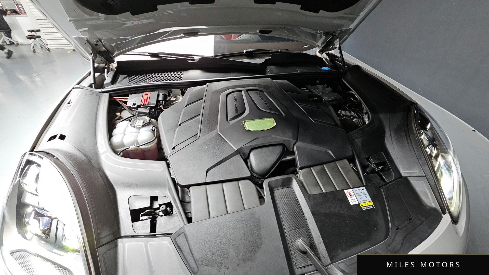 Porsche Cayenne 2023 — миниатюра 6