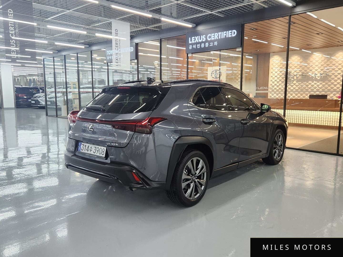 Лексус UX300h 2025 — миниатюра 2